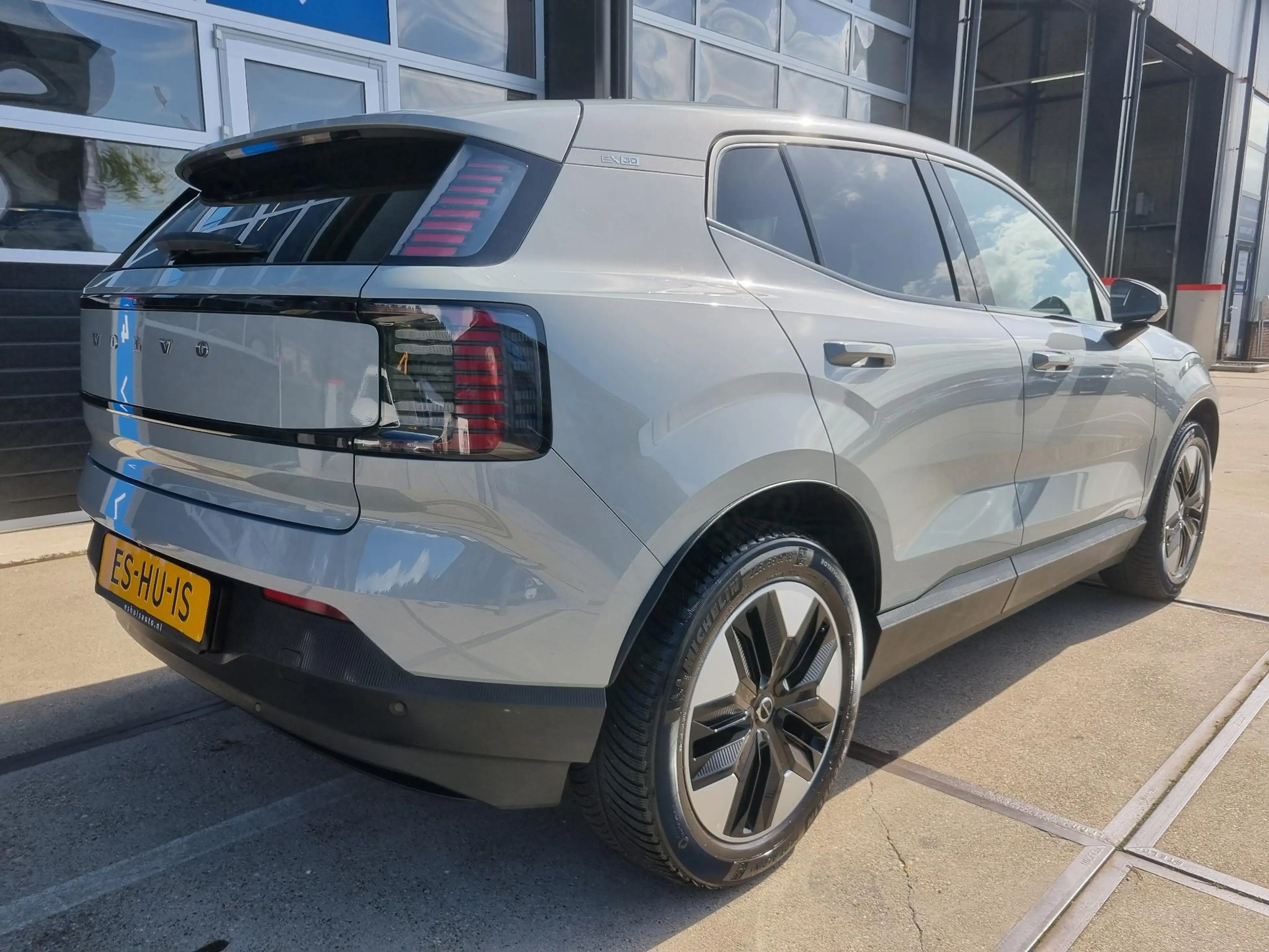 Volvo EX30 Single Motor Extended Range Core 69 kWh GOOGLE MAP — photo 3