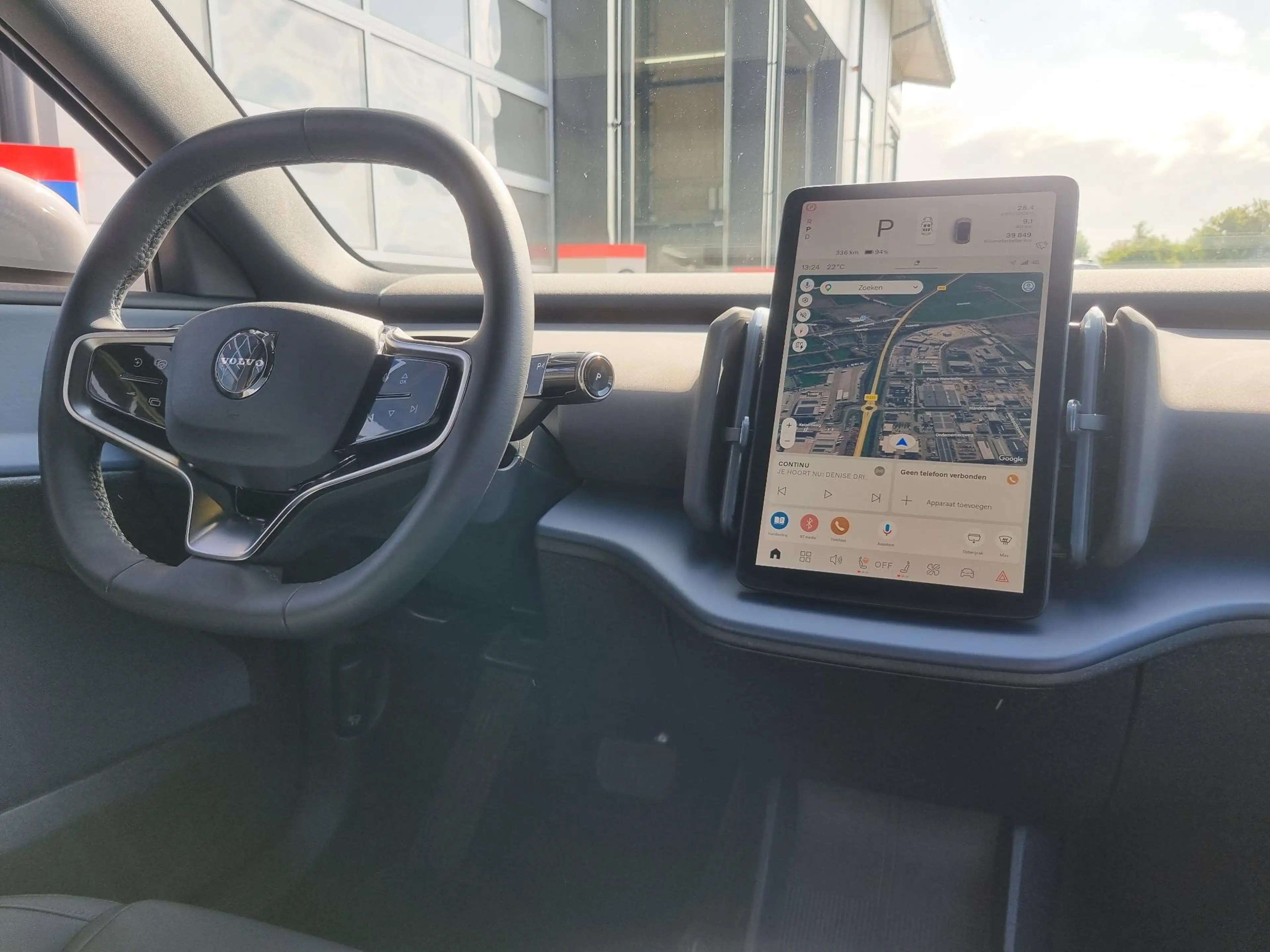 Volvo EX30 Single Motor Extended Range Core 69 kWh GOOGLE MAP — photo 6