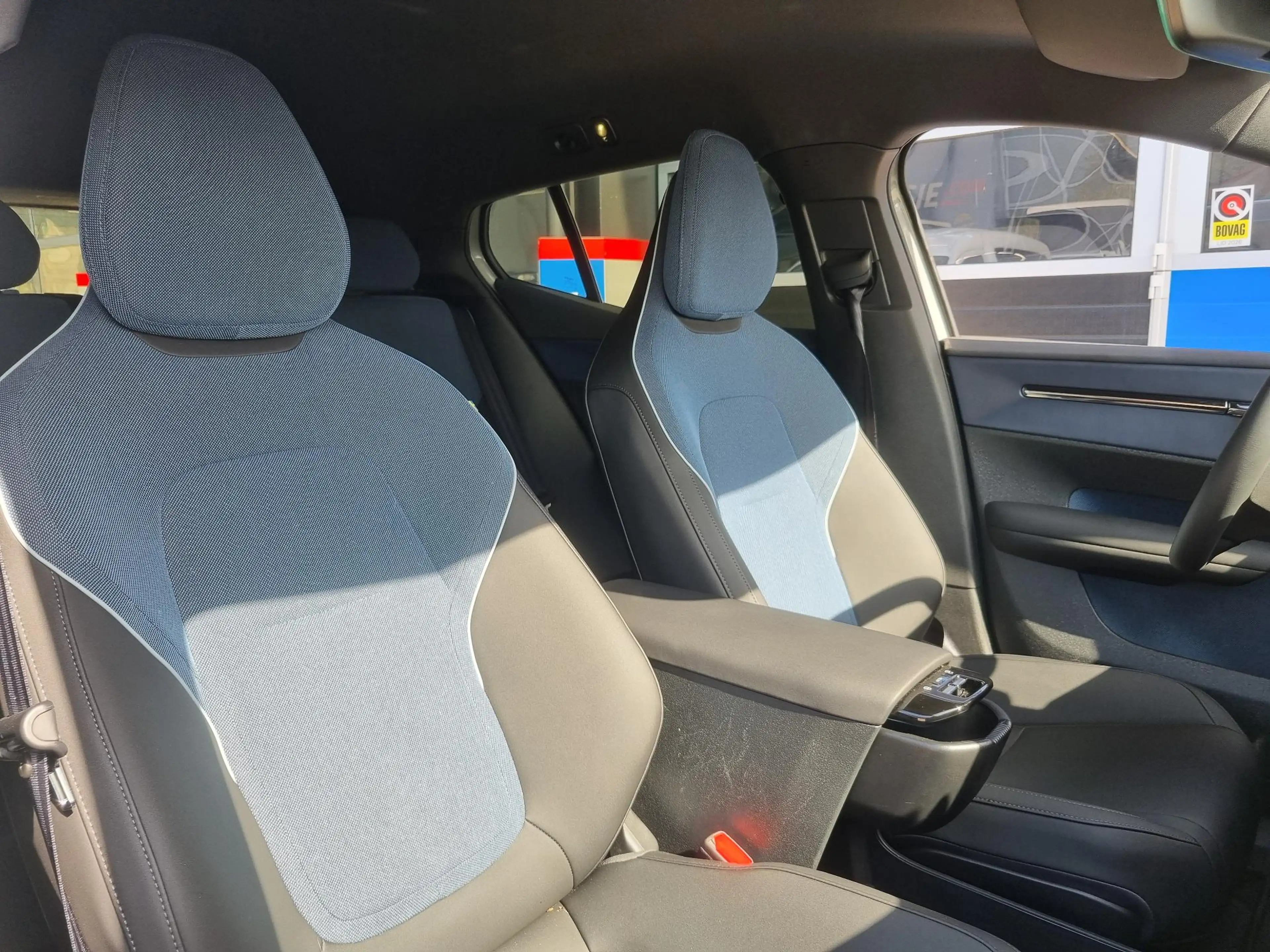 Volvo EX30 Single Motor Extended Range Core 69 kWh GOOGLE MAP — photo 12