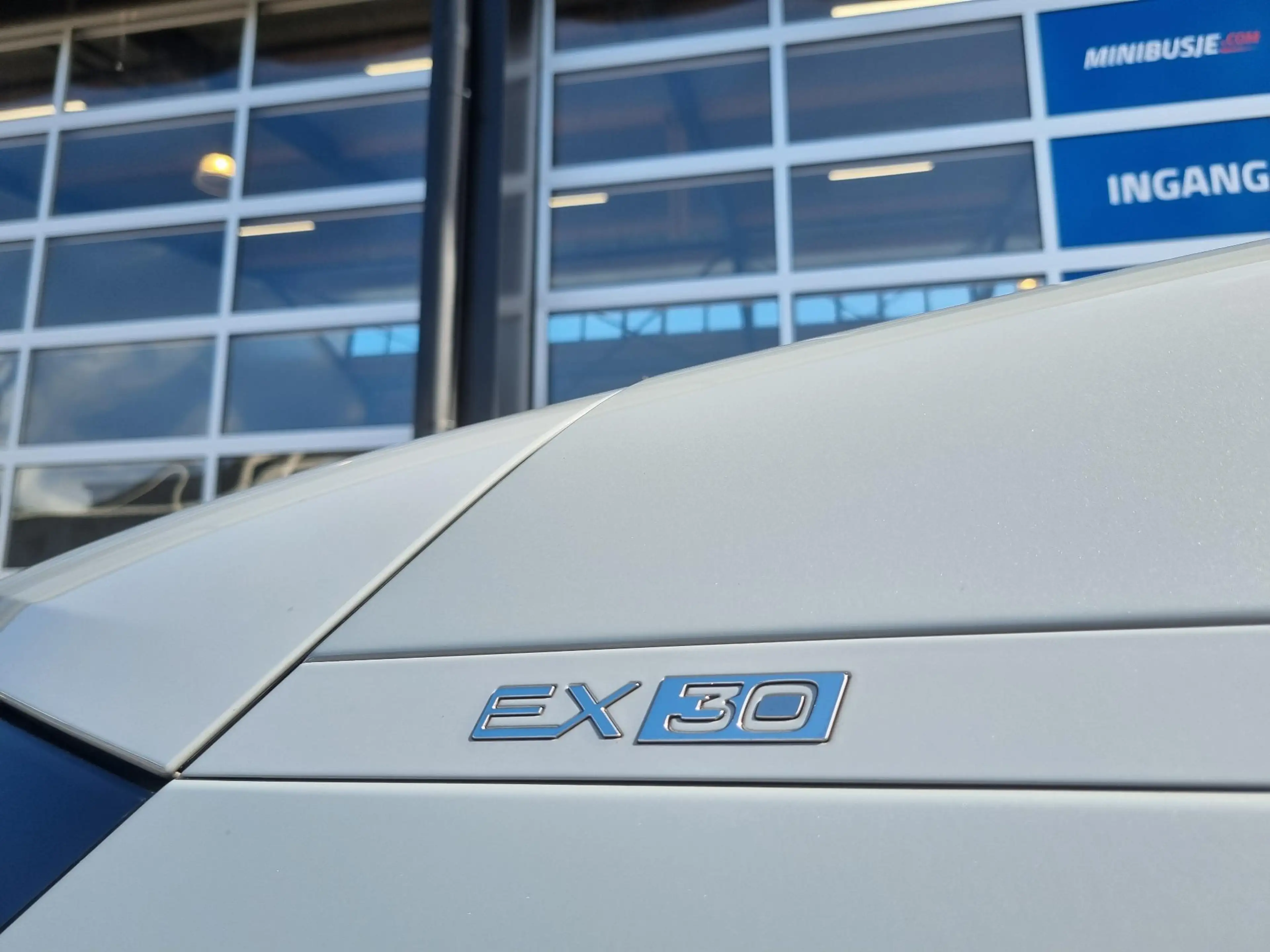 Volvo EX30 Single Motor Extended Range Core 69 kWh GOOGLE MAP — photo 16