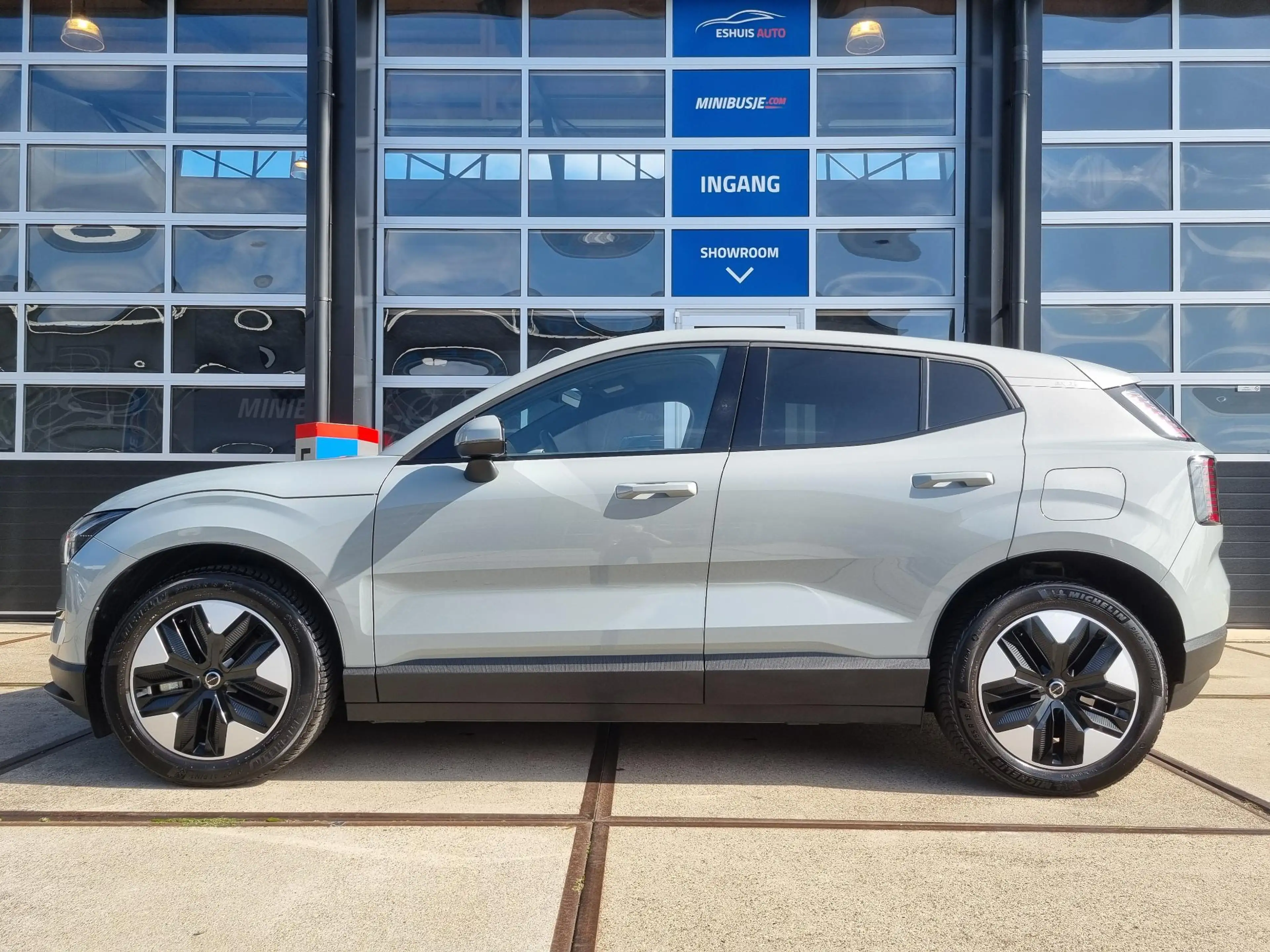 Volvo EX30 Single Motor Extended Range Core 69 kWh GOOGLE MAP — photo 2