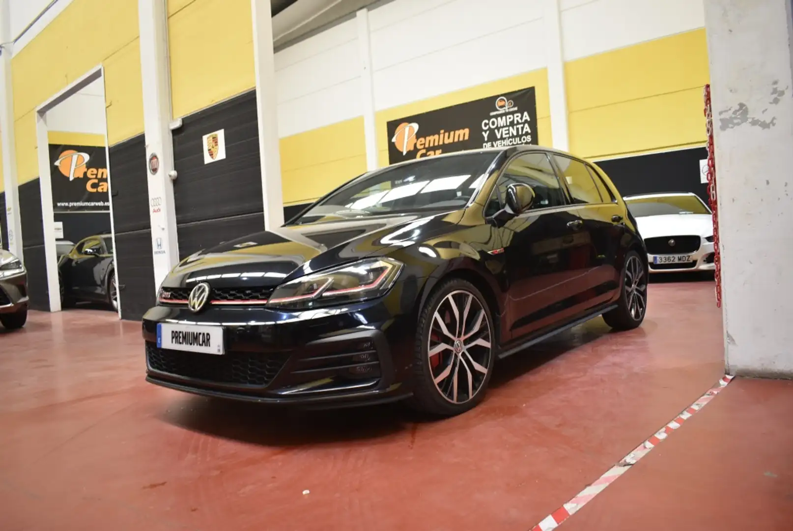 Volkswagen Golf GTI 2.0 TSI Performance DSG7 180kW Noir - 1