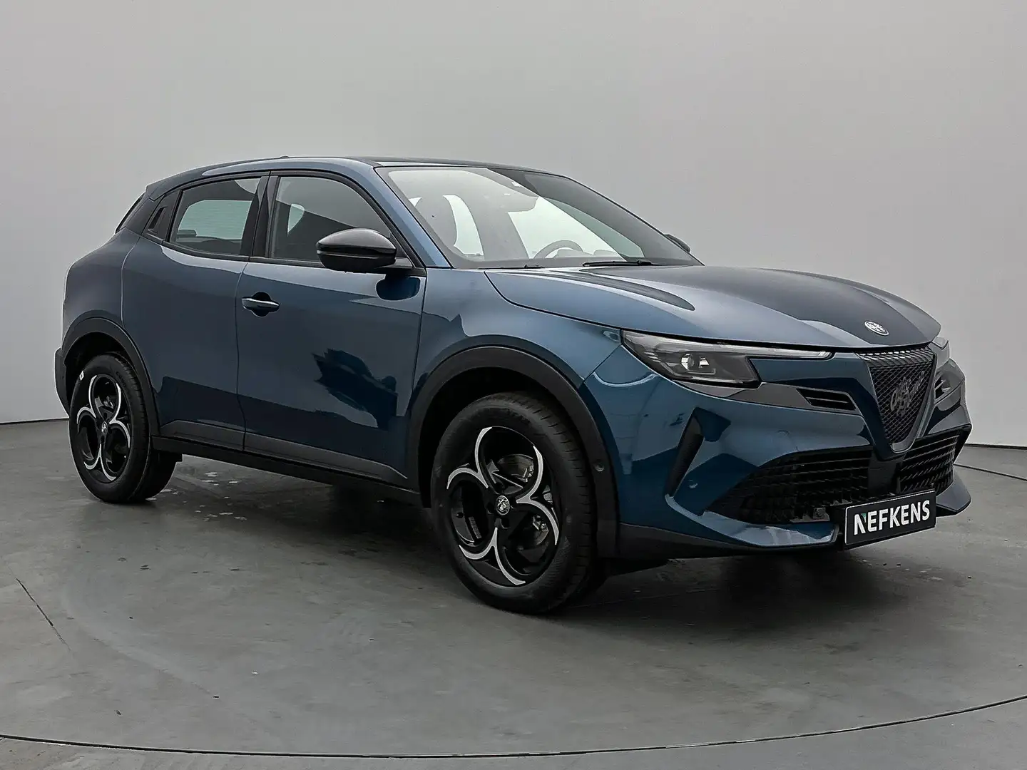Alfa Romeo Junior SUV Ibrida 136 pk Automaat | Navigatie | Achteruit Blauw - 2