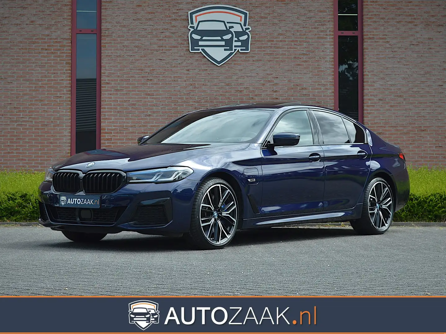 BMW 545 5-serie 545e xDrive High Executive M Sport CoPilot Albastru - 1