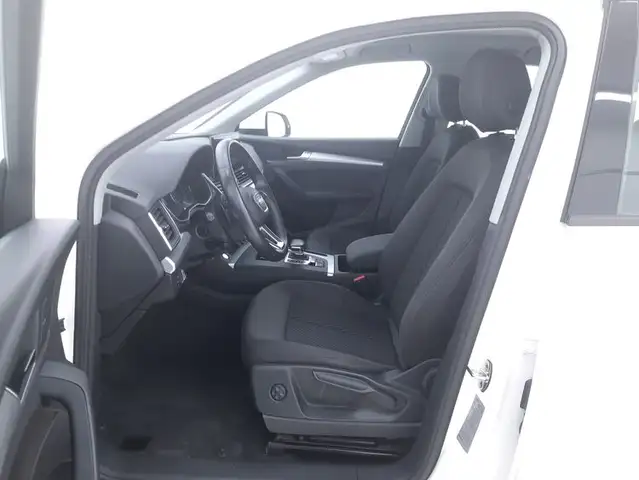 Audi Q5 view 10