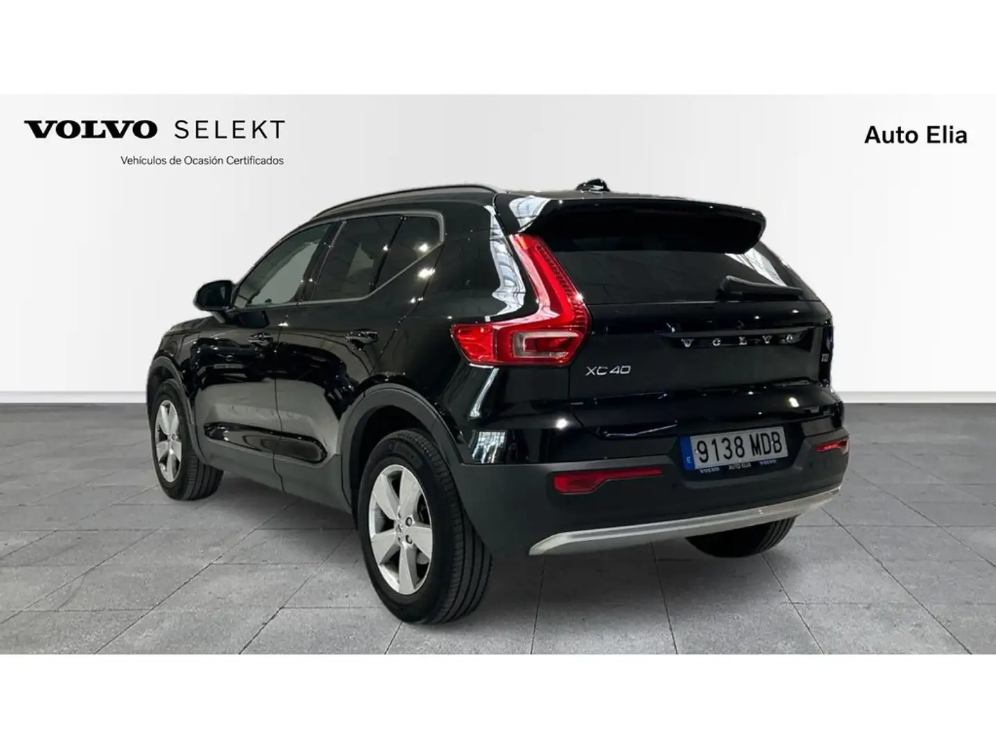 Volvo XC40 T2 Essential Aut. Negro - 2