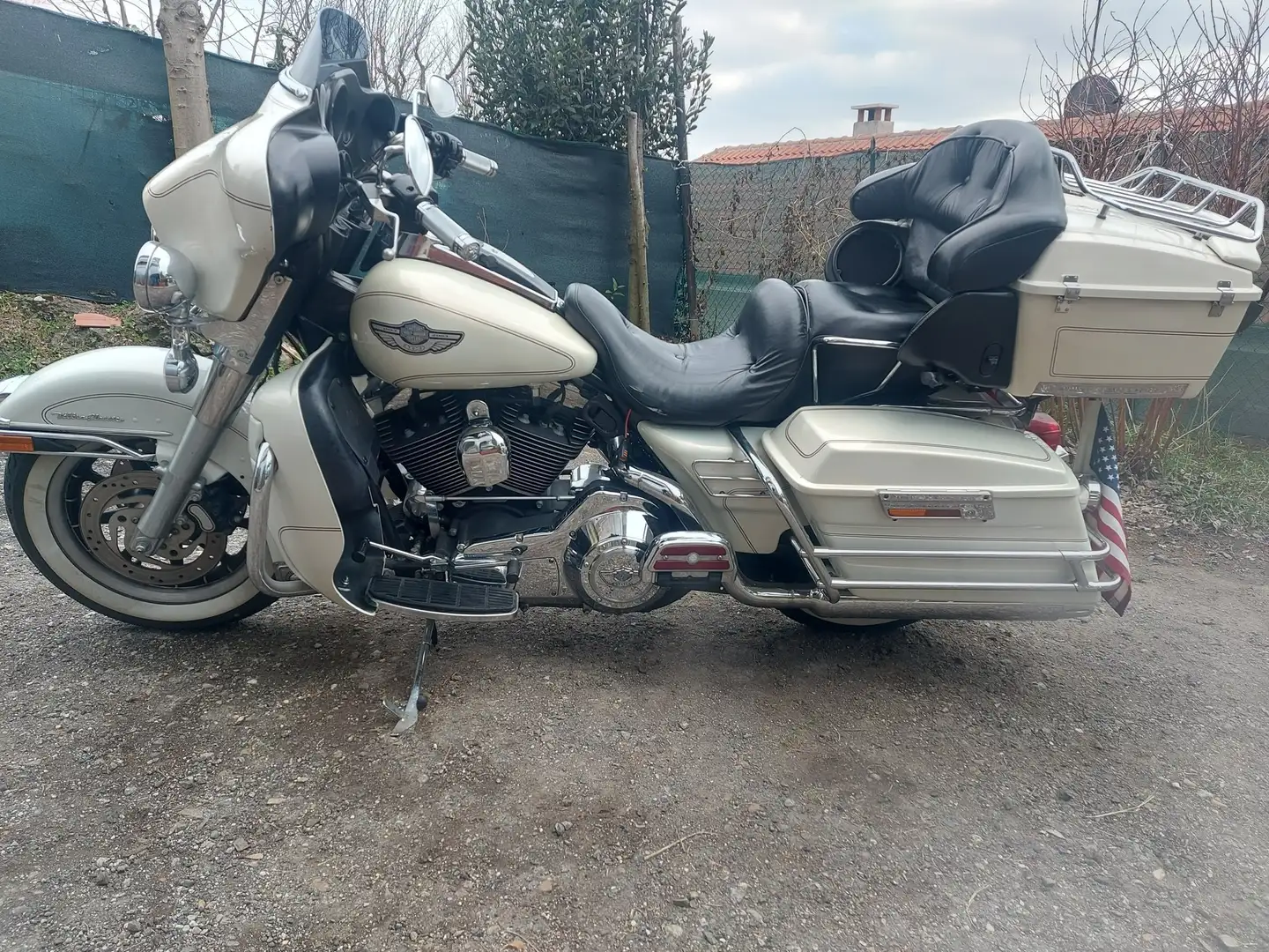 Harley-Davidson Electra Glide Bílá - 1