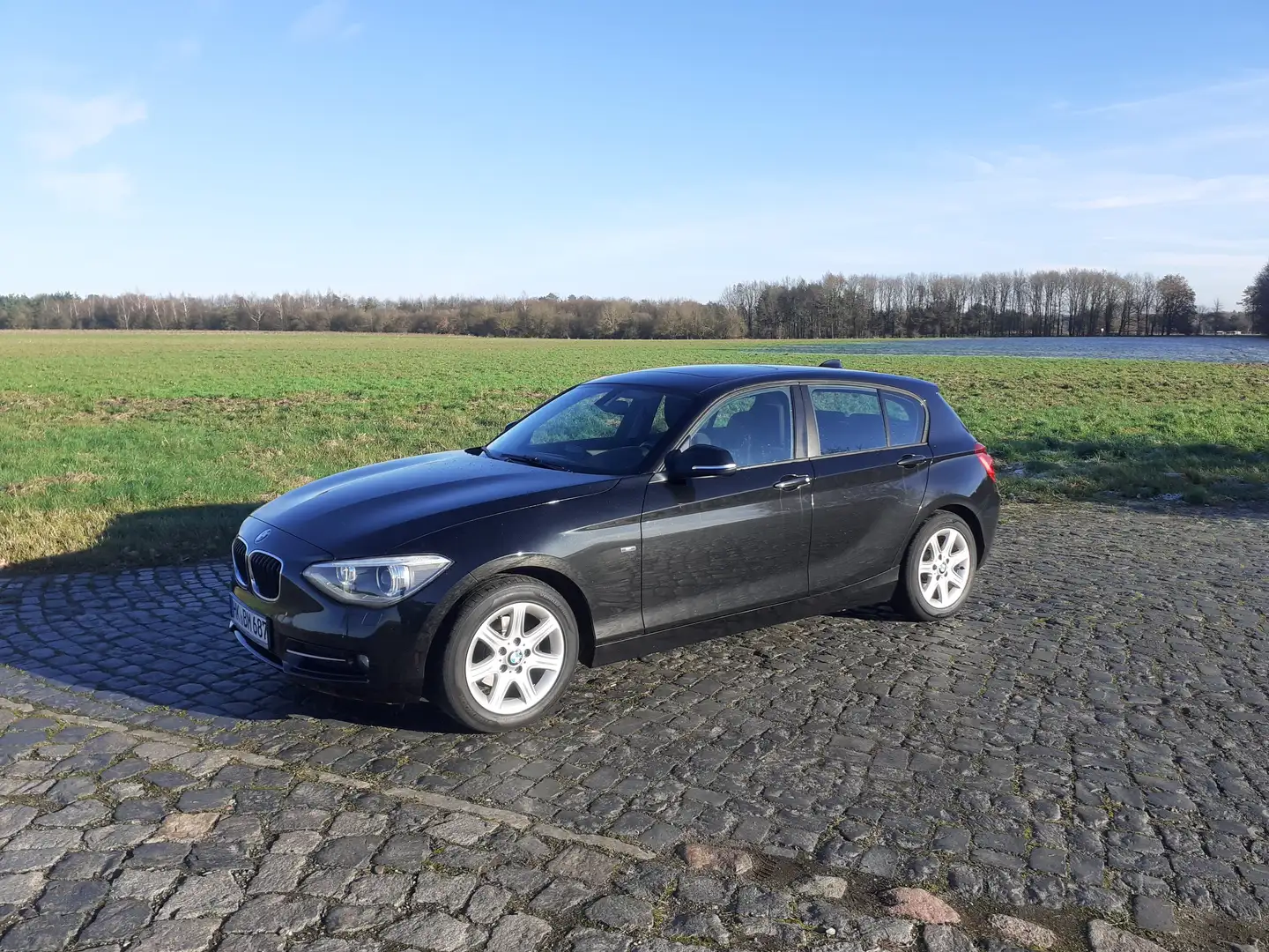BMW 118 118d DPF Edition Sport Schwarz - 2