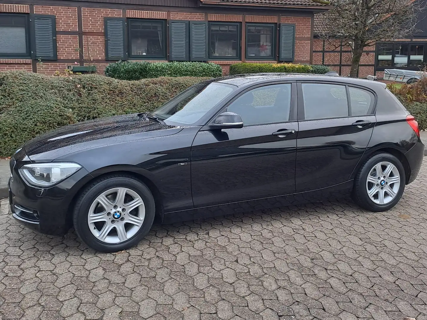 BMW 118 118d DPF Edition Sport Schwarz - 1