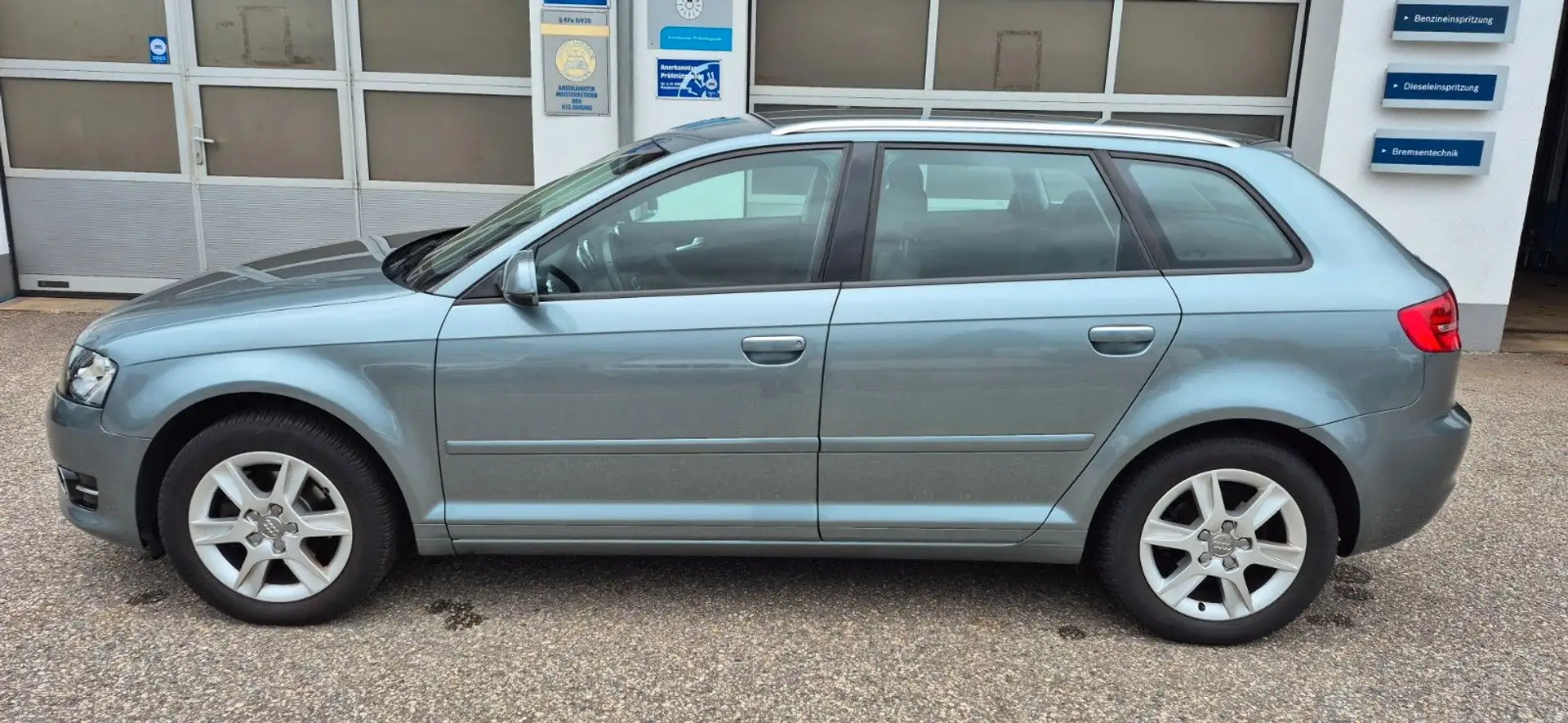 Audi A3 Sportback 1.2 TFSI Attraction Grau - 2