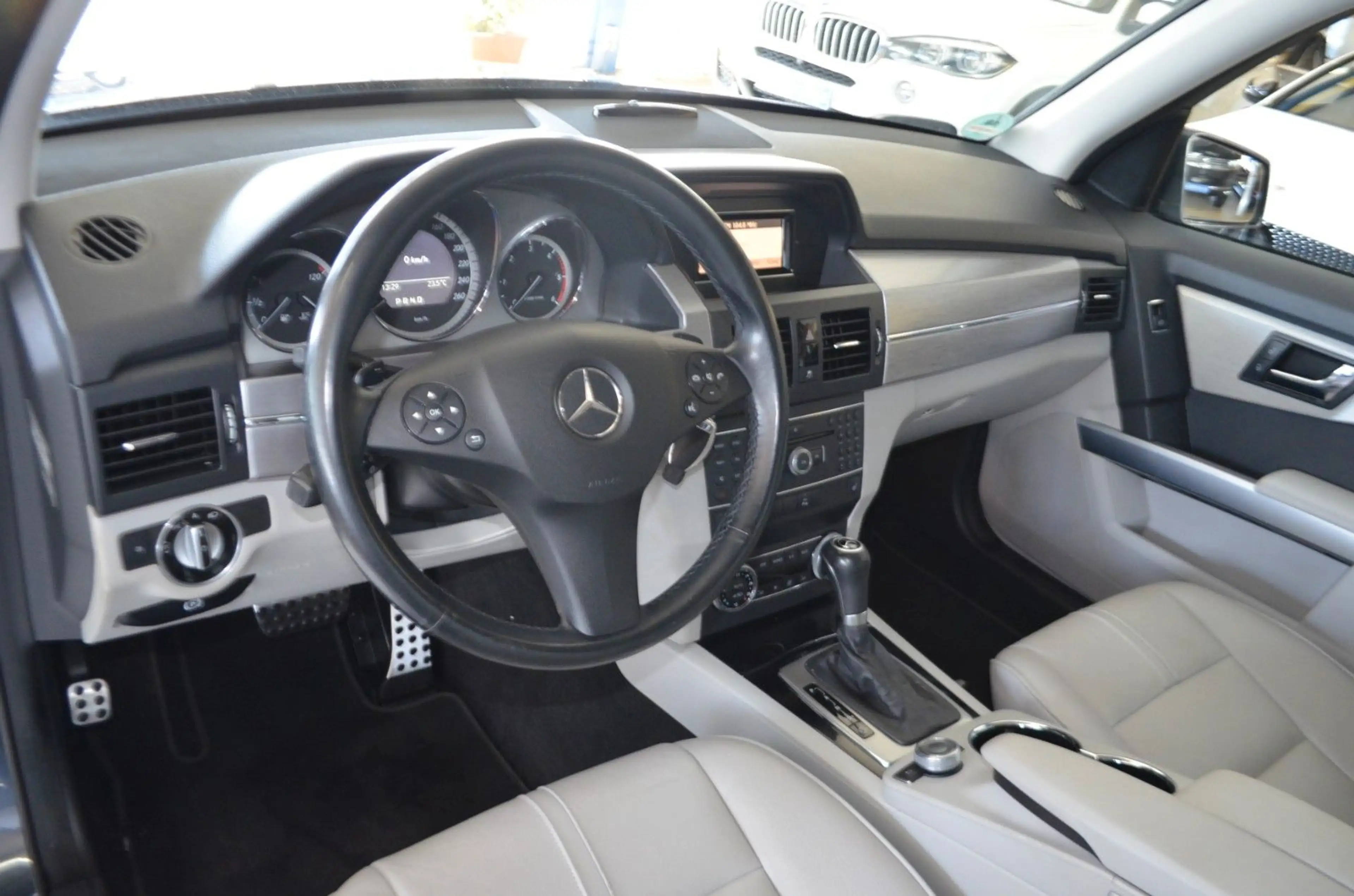 Mercedes-Benz GLK 350 CDI 4Matic XENON / NAVI / LEDER / PANO — photo 11