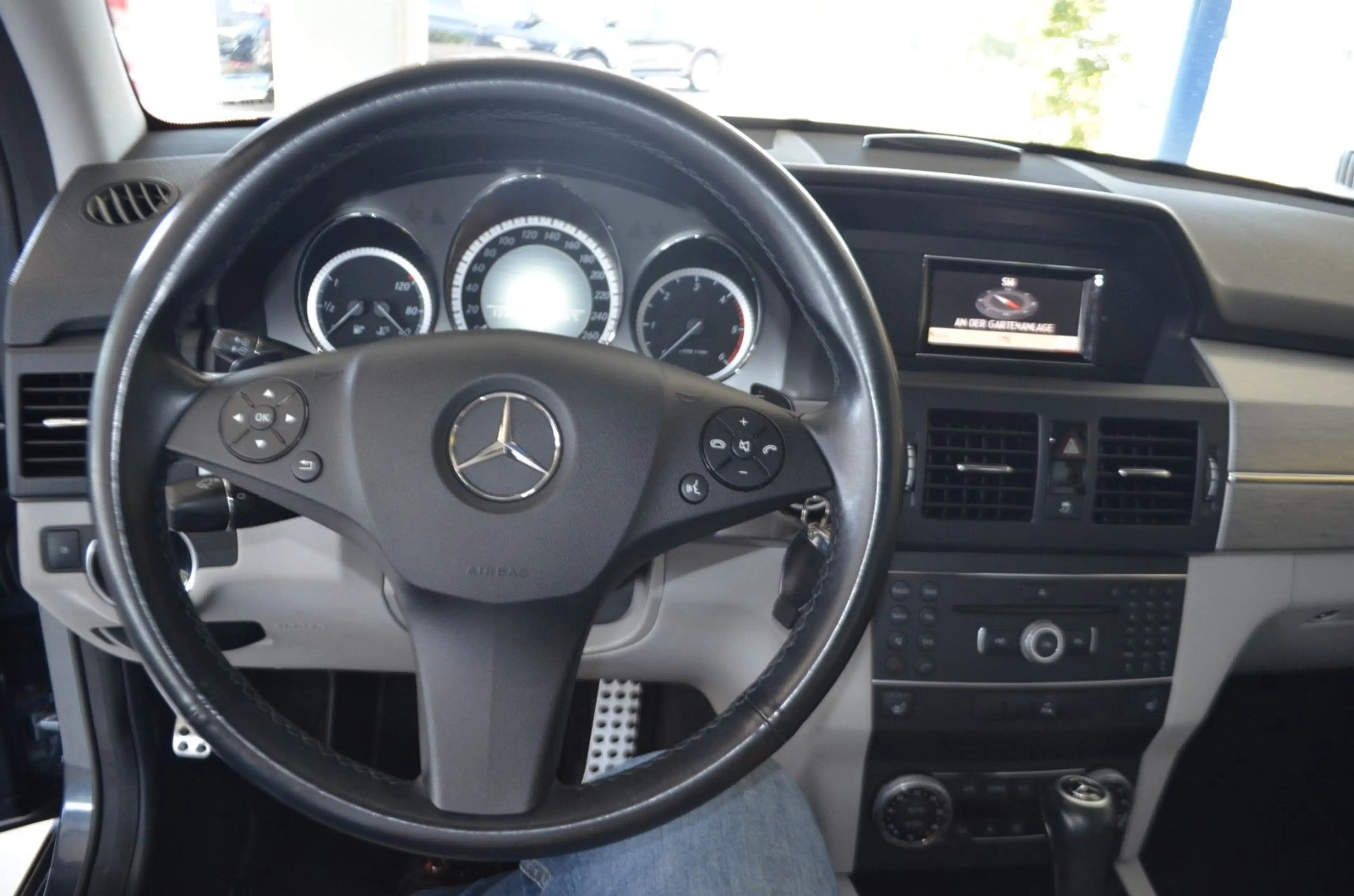 Mercedes-Benz GLK 350 CDI 4Matic XENON / NAVI / LEDER / PANO — photo 12