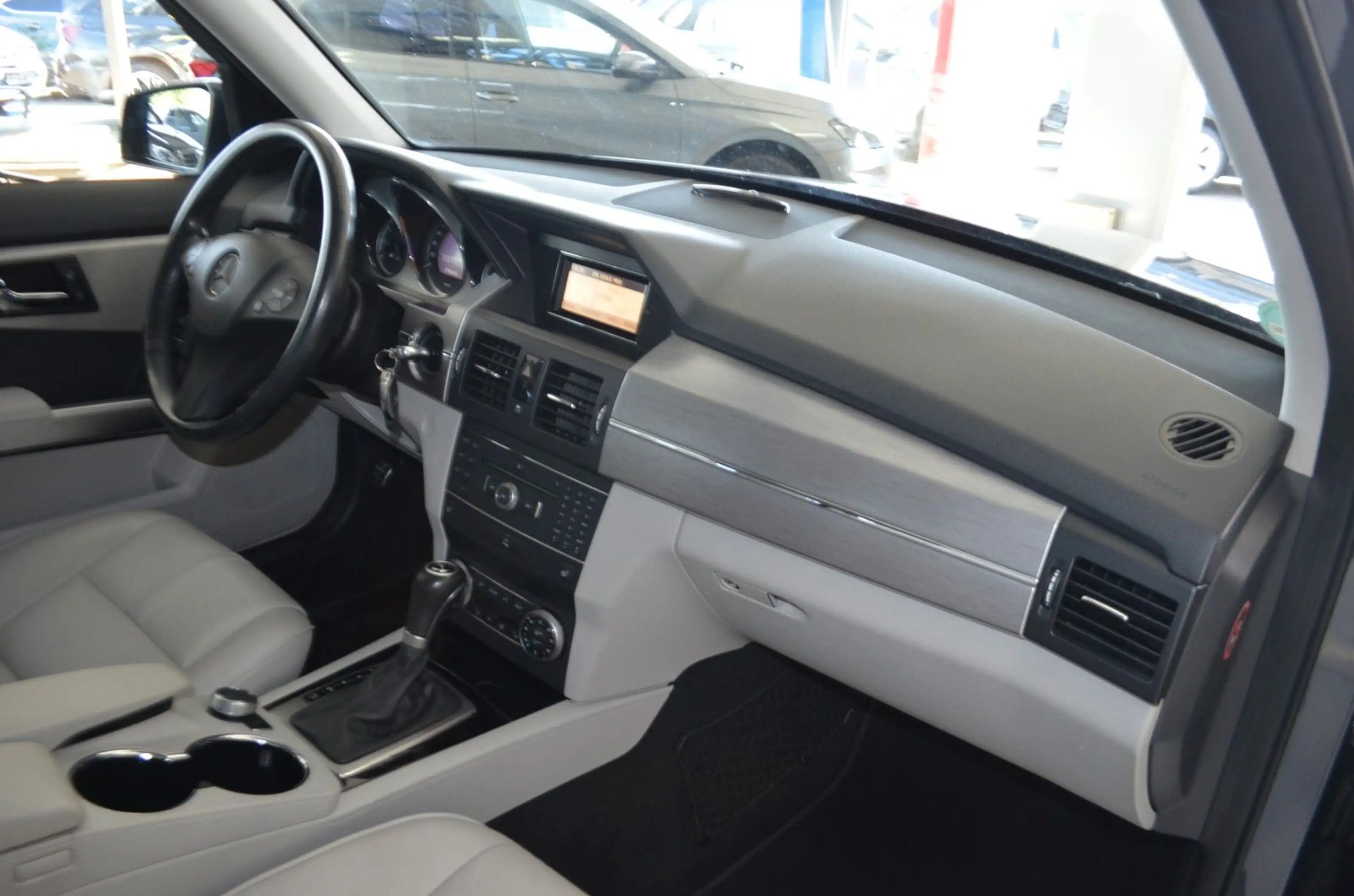 Mercedes-Benz GLK 350 CDI 4Matic XENON / NAVI / LEDER / PANO — photo 9