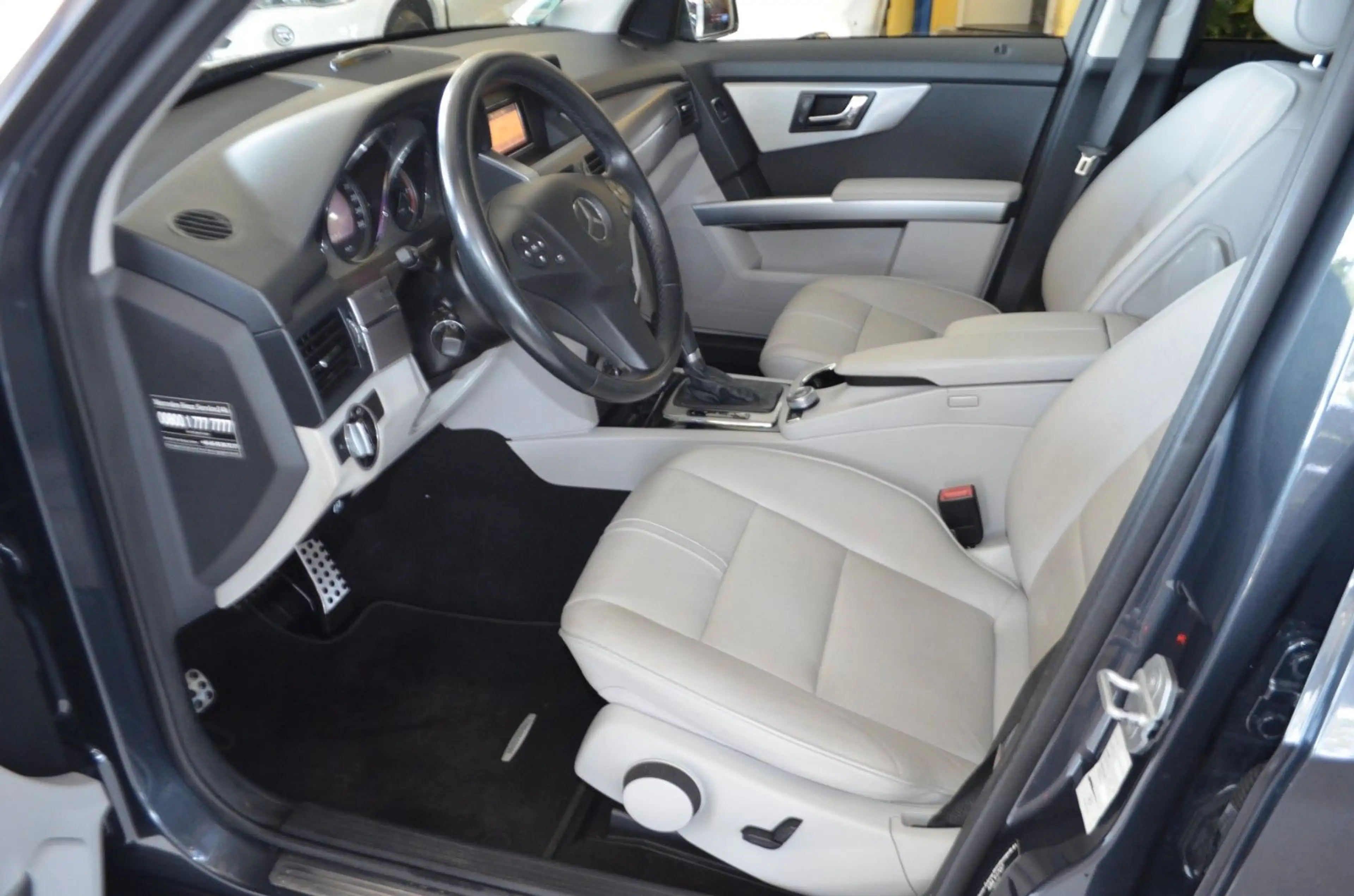 Mercedes-Benz GLK 350 CDI 4Matic XENON / NAVI / LEDER / PANO — photo 10
