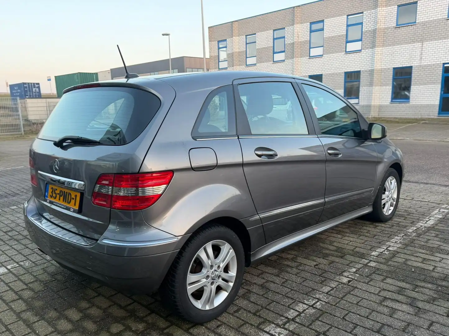 Mercedes-Benz B 160 BlueEFFICIENCY Business Class Grau - 2