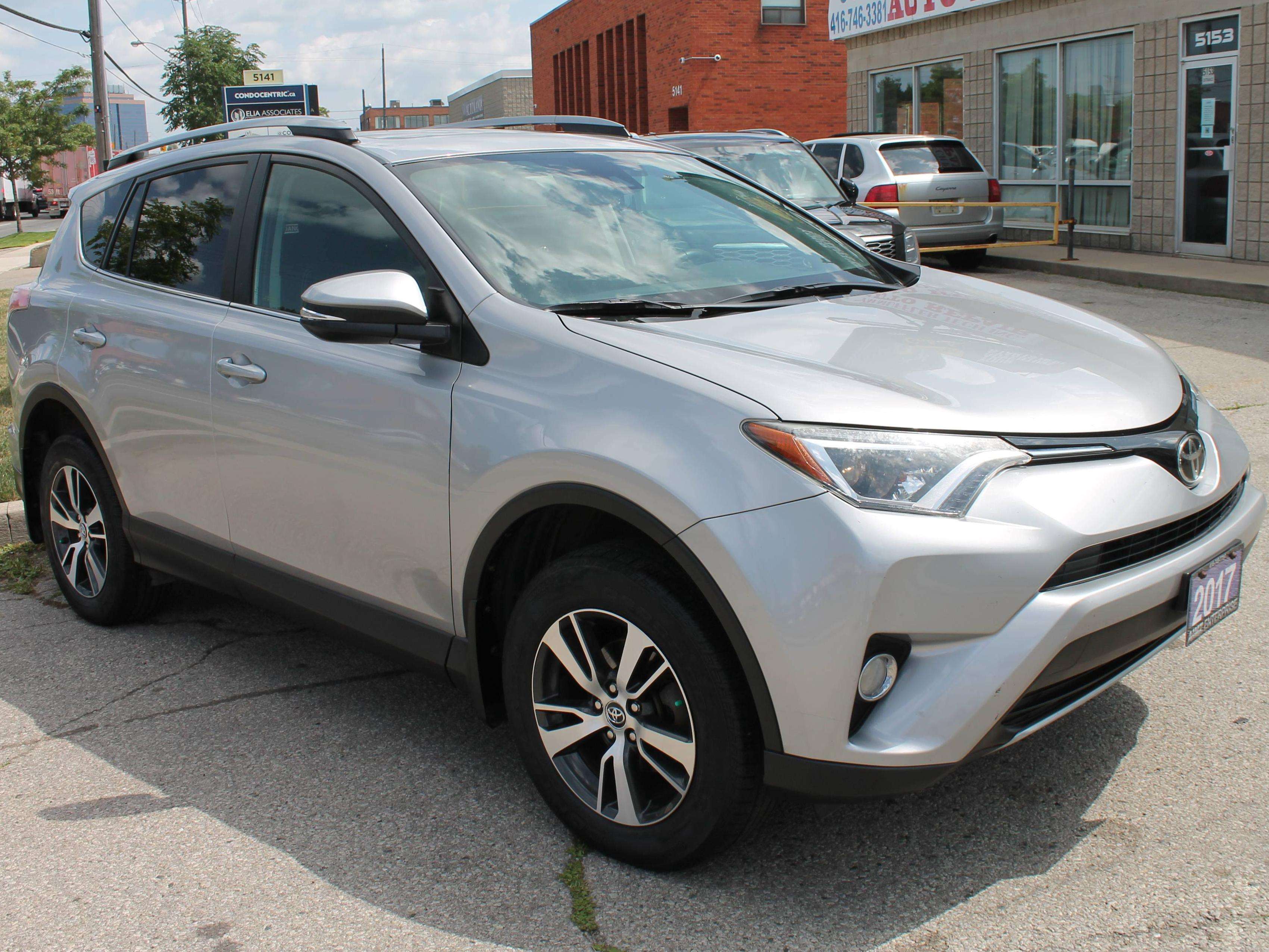2017 Toyota RAV4 XLE — снимка 1