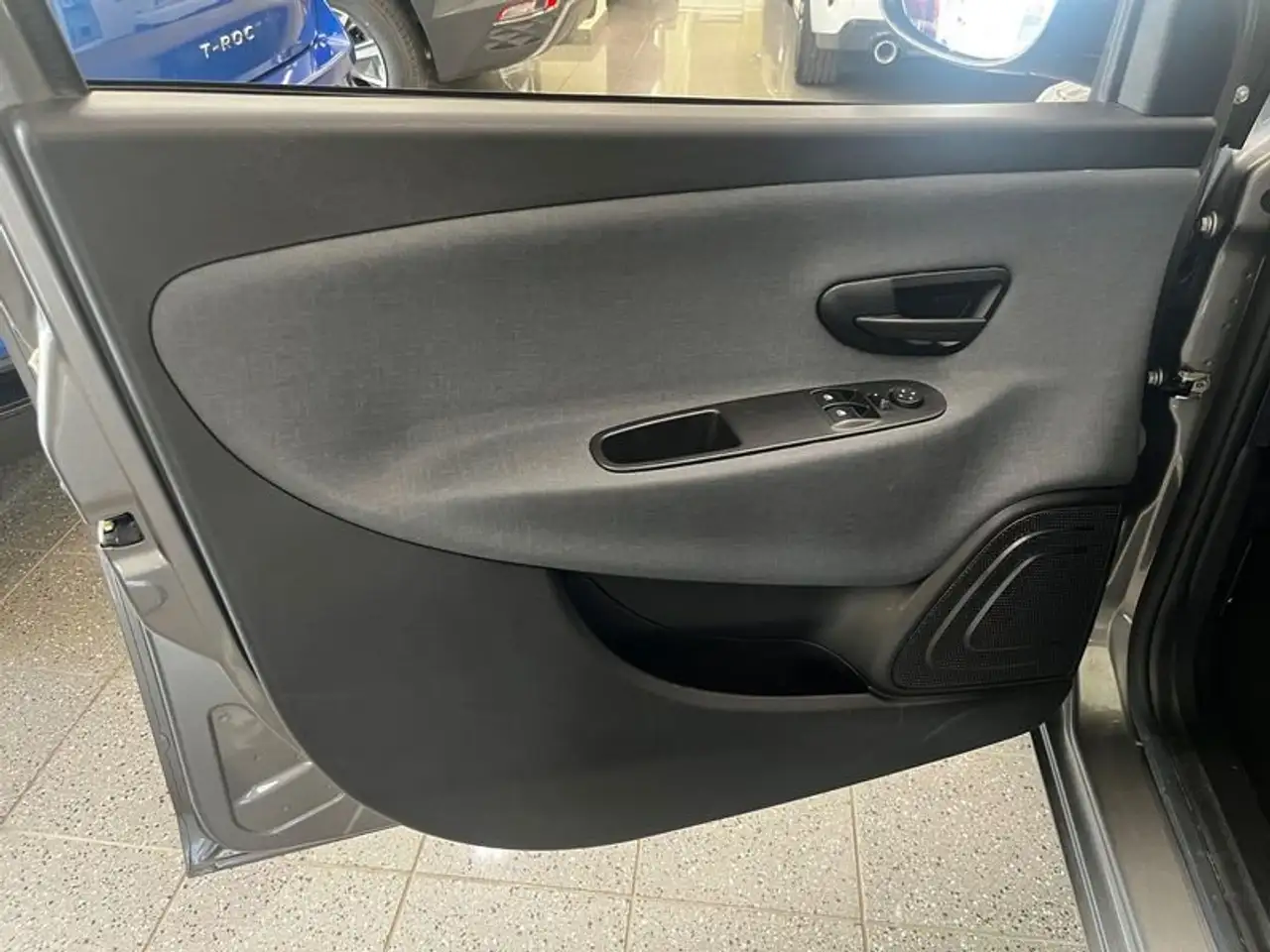 Lancia Ypsilon 2022 — фото 12