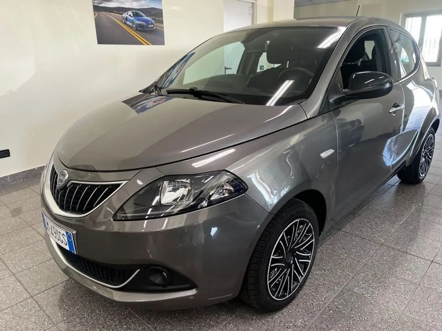Lancia Ypsilon 1.0 FireFly 5pt S&S Hybrid Gold con PROMO PLUS Gris - 2