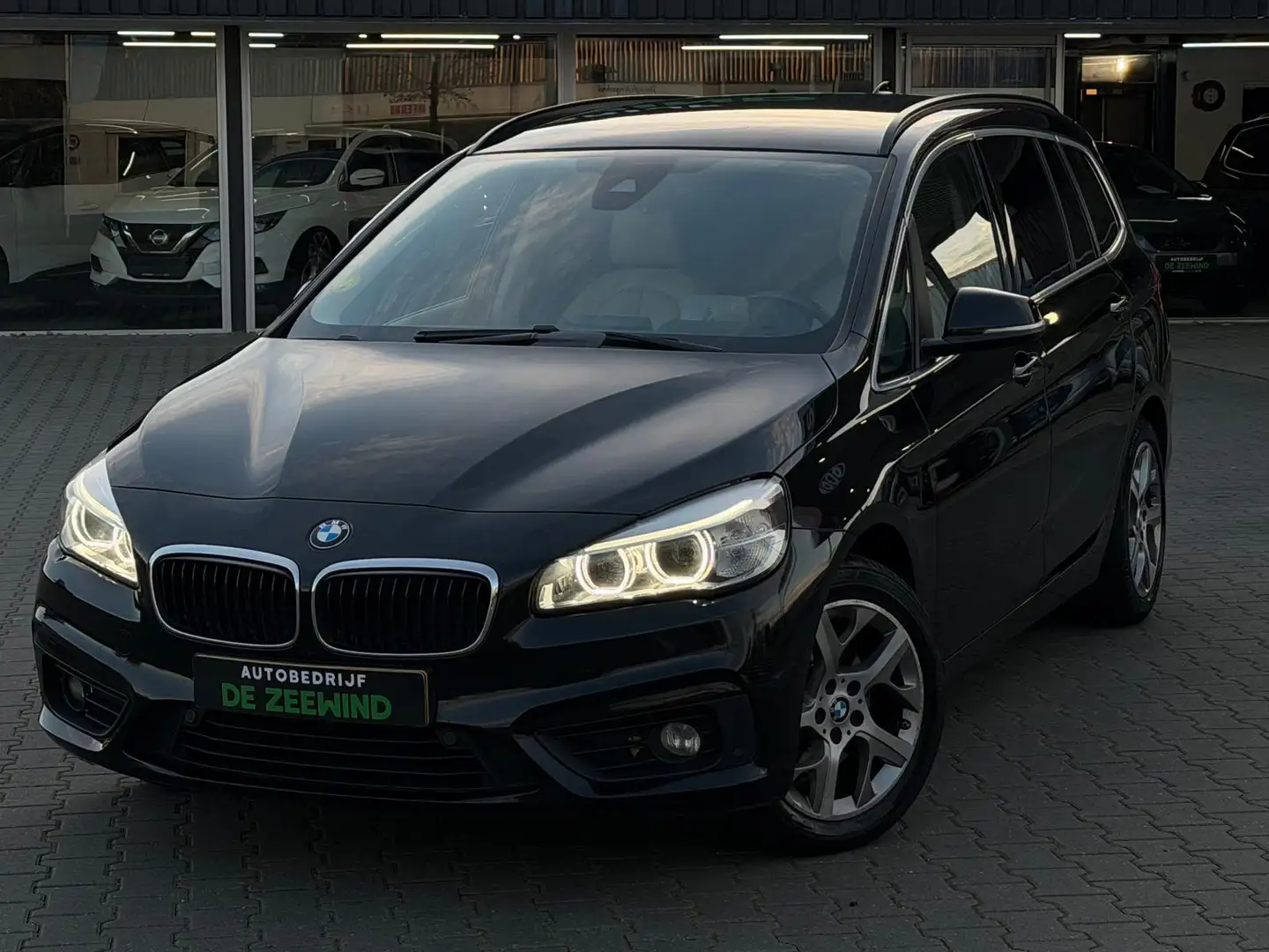 BMW 216 2-serie Gran Tourer 216d Essential Zwart - 2