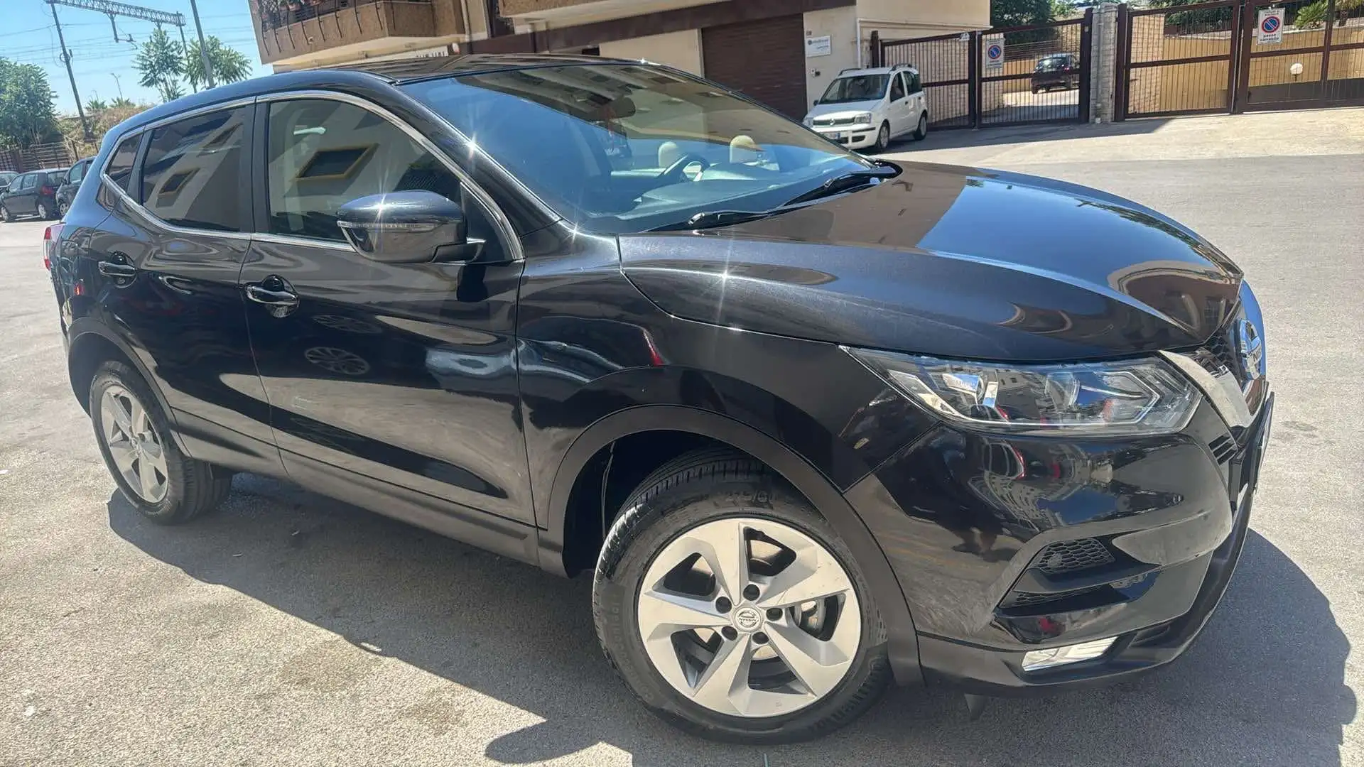 Nissan Qashqai 1.5 dci Tekna+ 110cv - 1