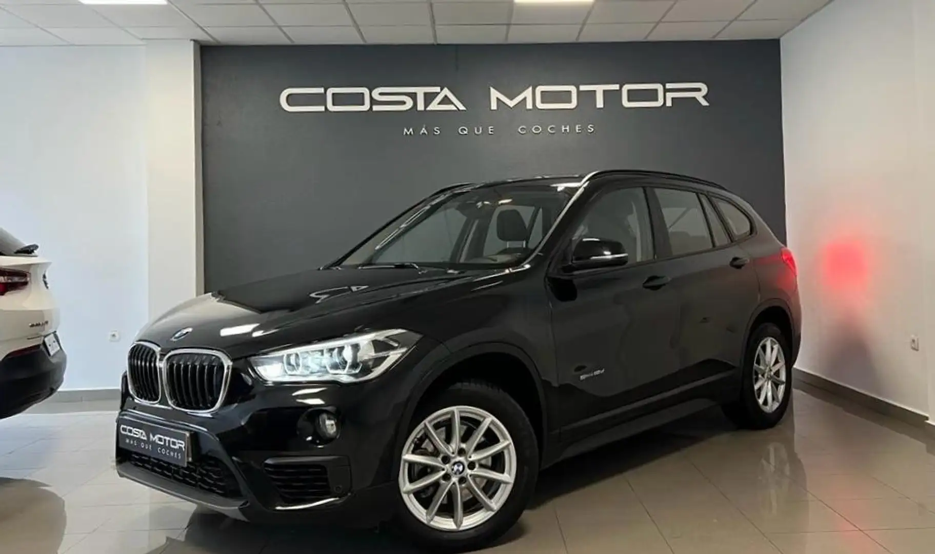 BMW X1 sDrive 18dA Business (4.75) Noir - 1