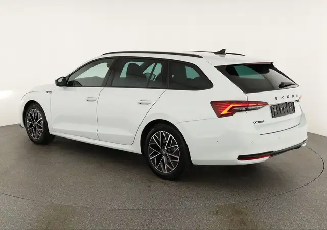 Skoda Octavia view 3