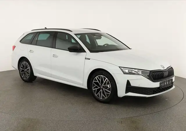 Skoda Octavia main image
