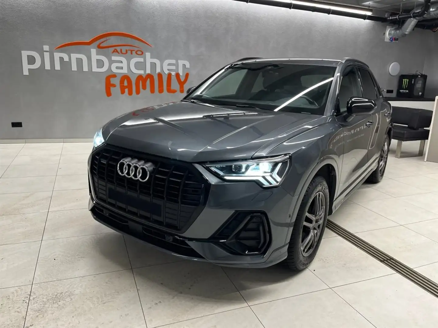 Audi Q3 40 TFSI quattro S-line S-tronic Grau - 1