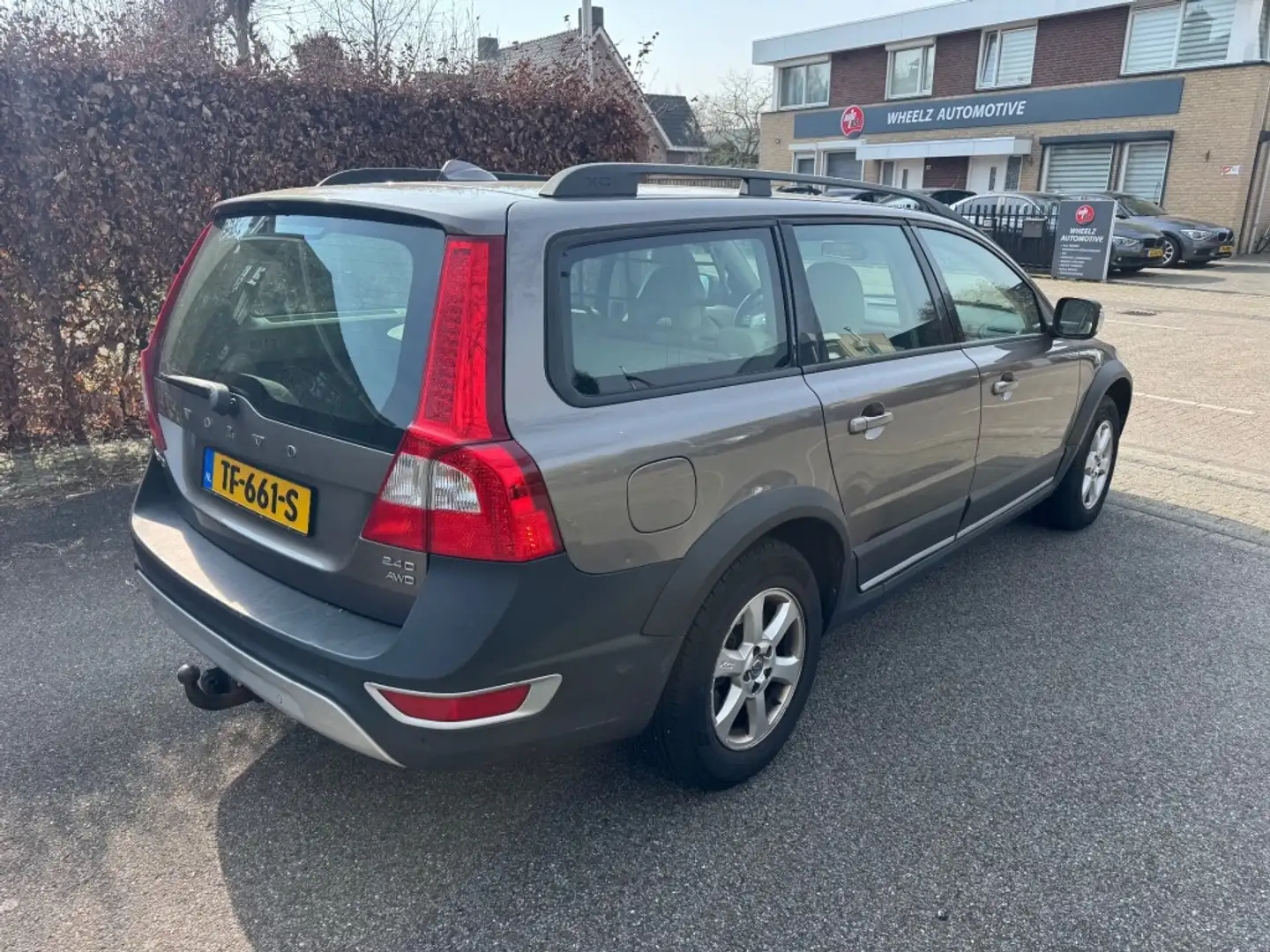Volvo XC70 2.4 D5 AWD / AUTOMAAT / EXPORTPRIJS! Gris - 2