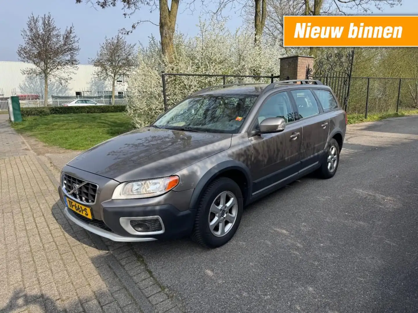 Volvo XC70 2.4 D5 AWD / AUTOMAAT / EXPORTPRIJS! Gris - 1