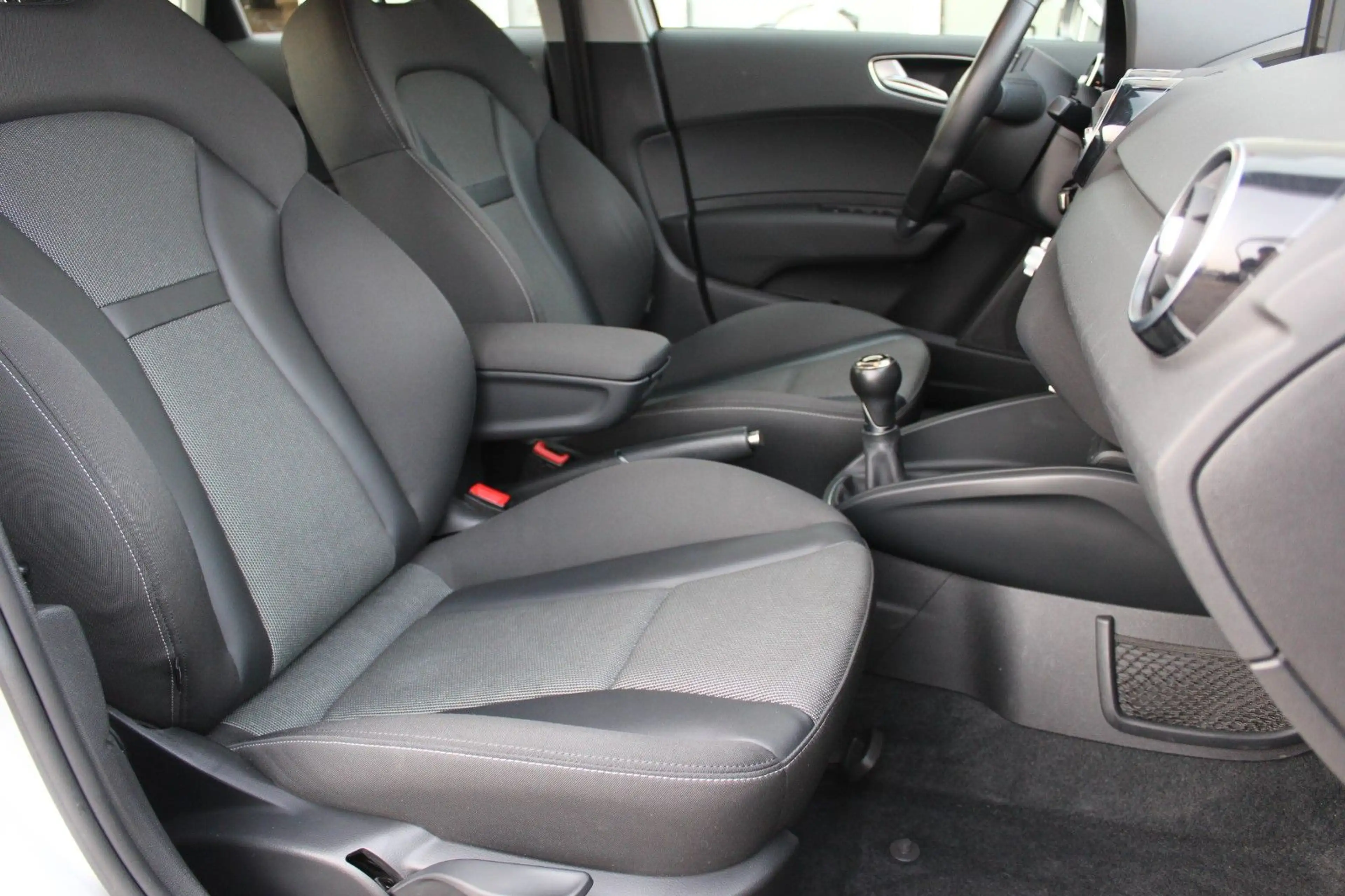 Audi A1 Sportback 1.4 TFSI Ambit. | Klimaauto. | SHZ — photo 9