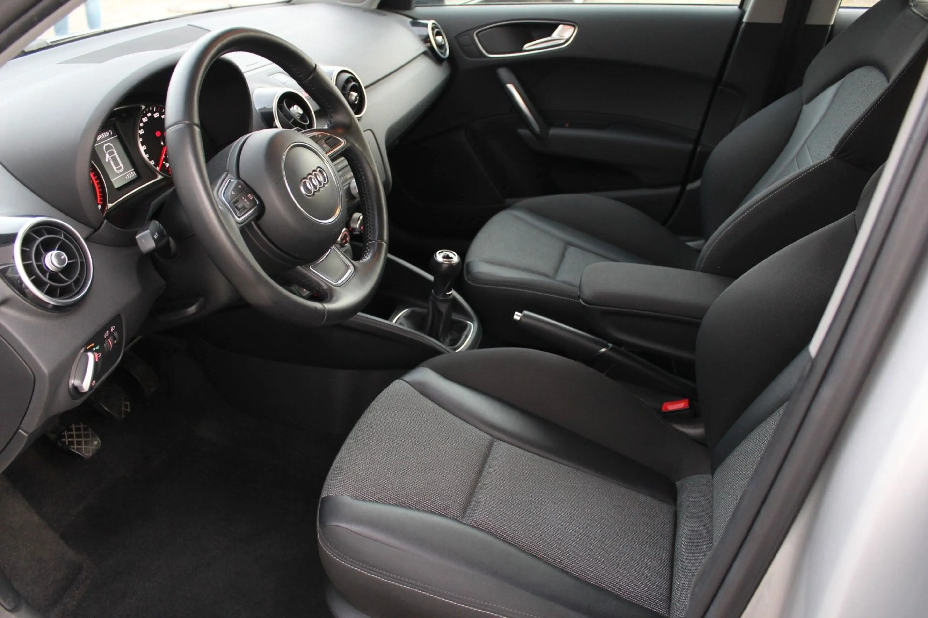 Audi A1 Sportback 1.4 TFSI Ambit. | Klimaauto. | SHZ — photo 7