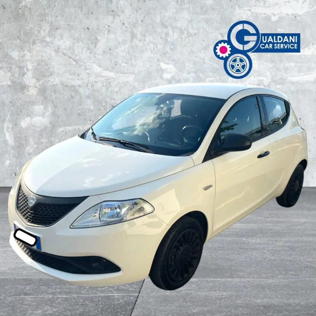 Lancia Ypsilon Ypsilon 1.0 FireFly 5 porte S&S Hybrid Ecochic Si Bianco - 2