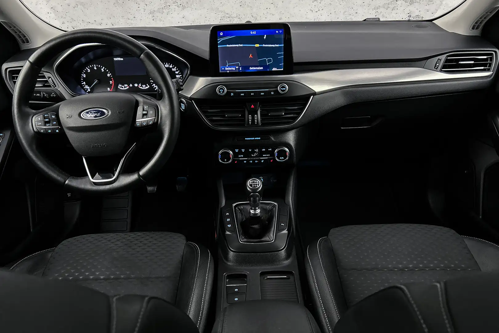 Ford Focus Wagon 1.5 EcoBoost Titanium Business | Adaptieve c Grijs - 2