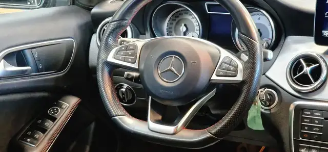 Mercedes-Benz GLA view 12