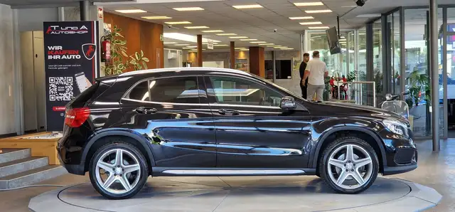 Mercedes-Benz GLA view 5