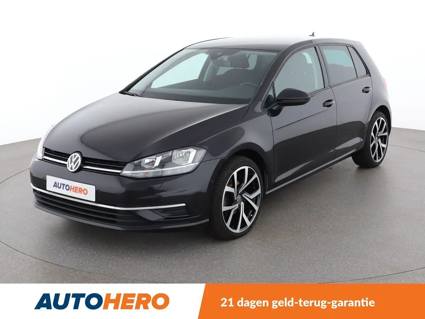 Volkswagen Golf 1.0 TSI IQ.DRIVE Czarny - 1