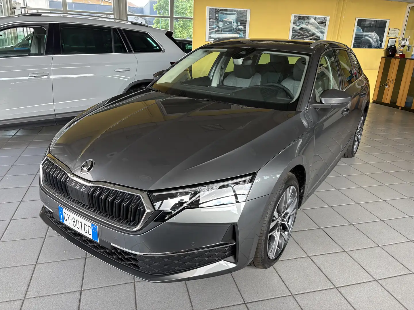 Skoda Octavia Octavia Wagon 2.0 tdi Style 150cv dsg Grijs - 1