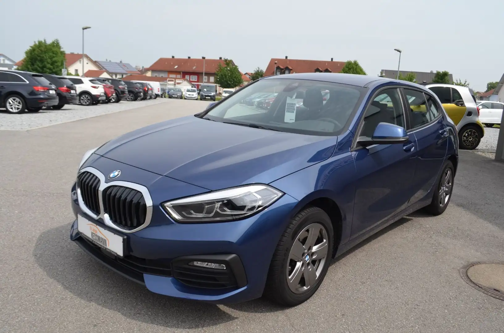 BMW 116 d Advantage Automatik Navi LED Live Cockpit Blau - 2