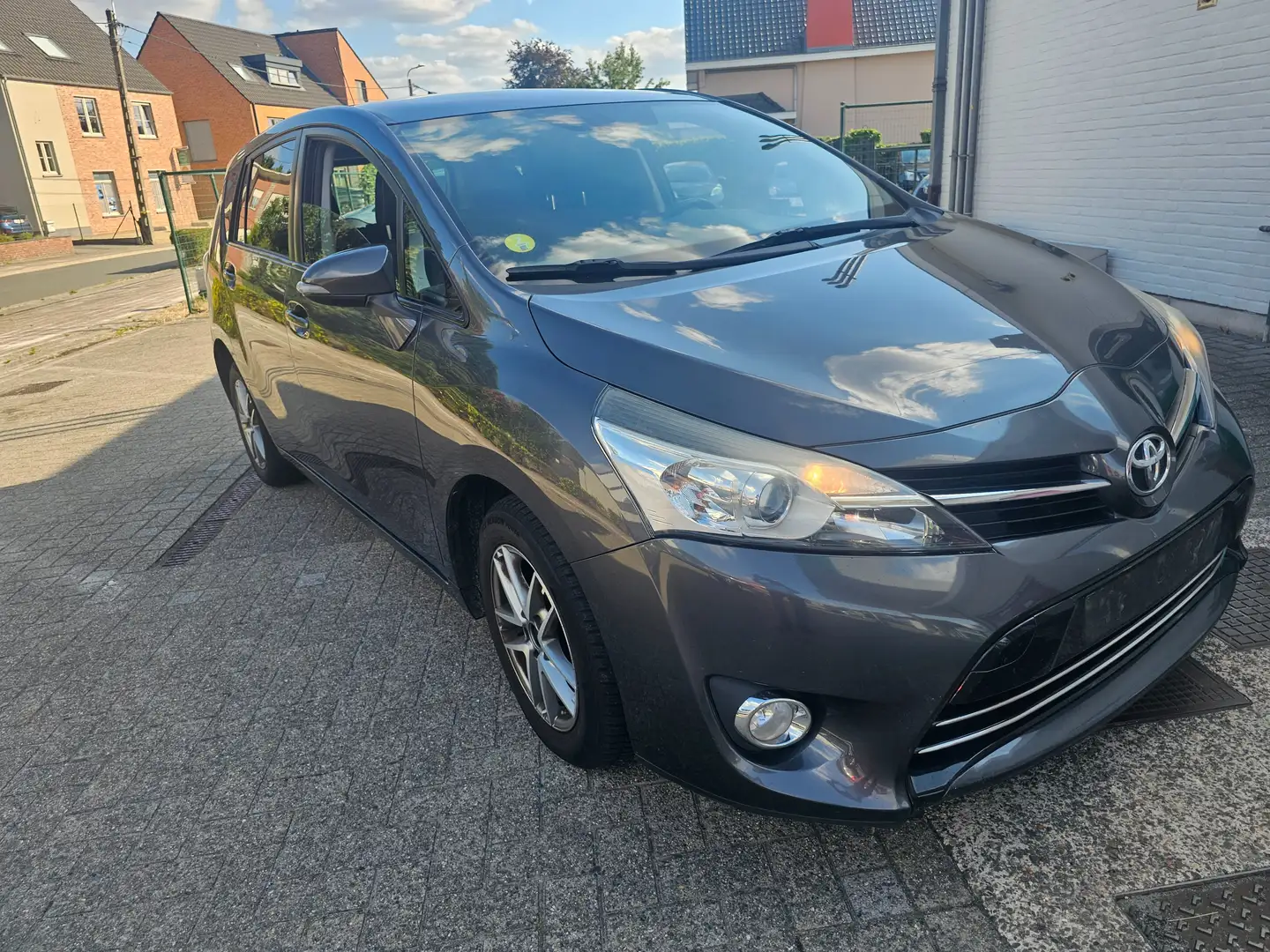 Toyota Verso Verso 1.6 D-4D Skyview 5pl. Grijs - 2