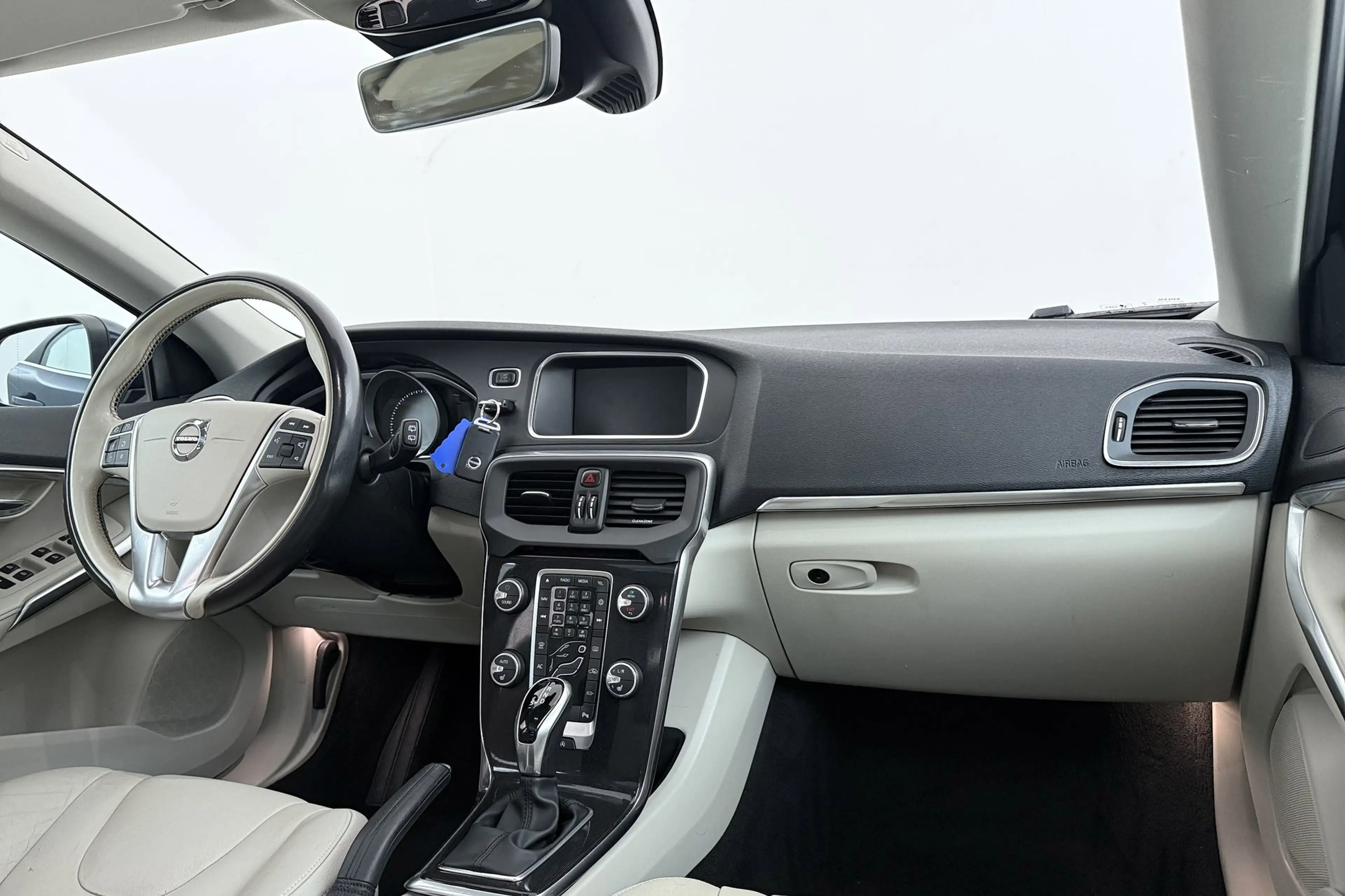 Volvo V40 1.5 T2 Nordic+ | Trekhaak | Panoramadak | Org NL | — photo 21