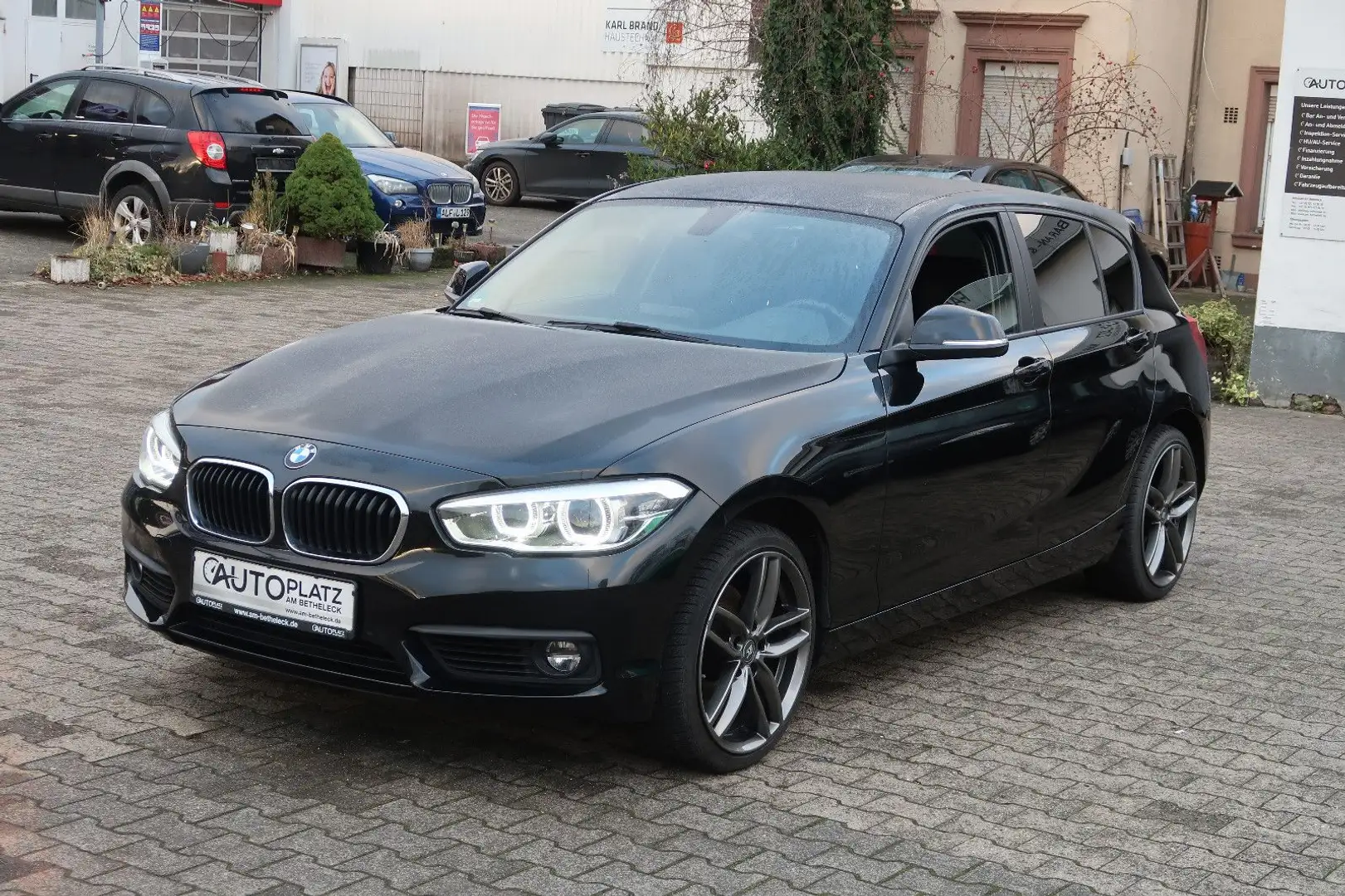 BMW 120 i Advantage *1.HAND *NAVI *LED *SITZHEIZ. Schwarz - 2