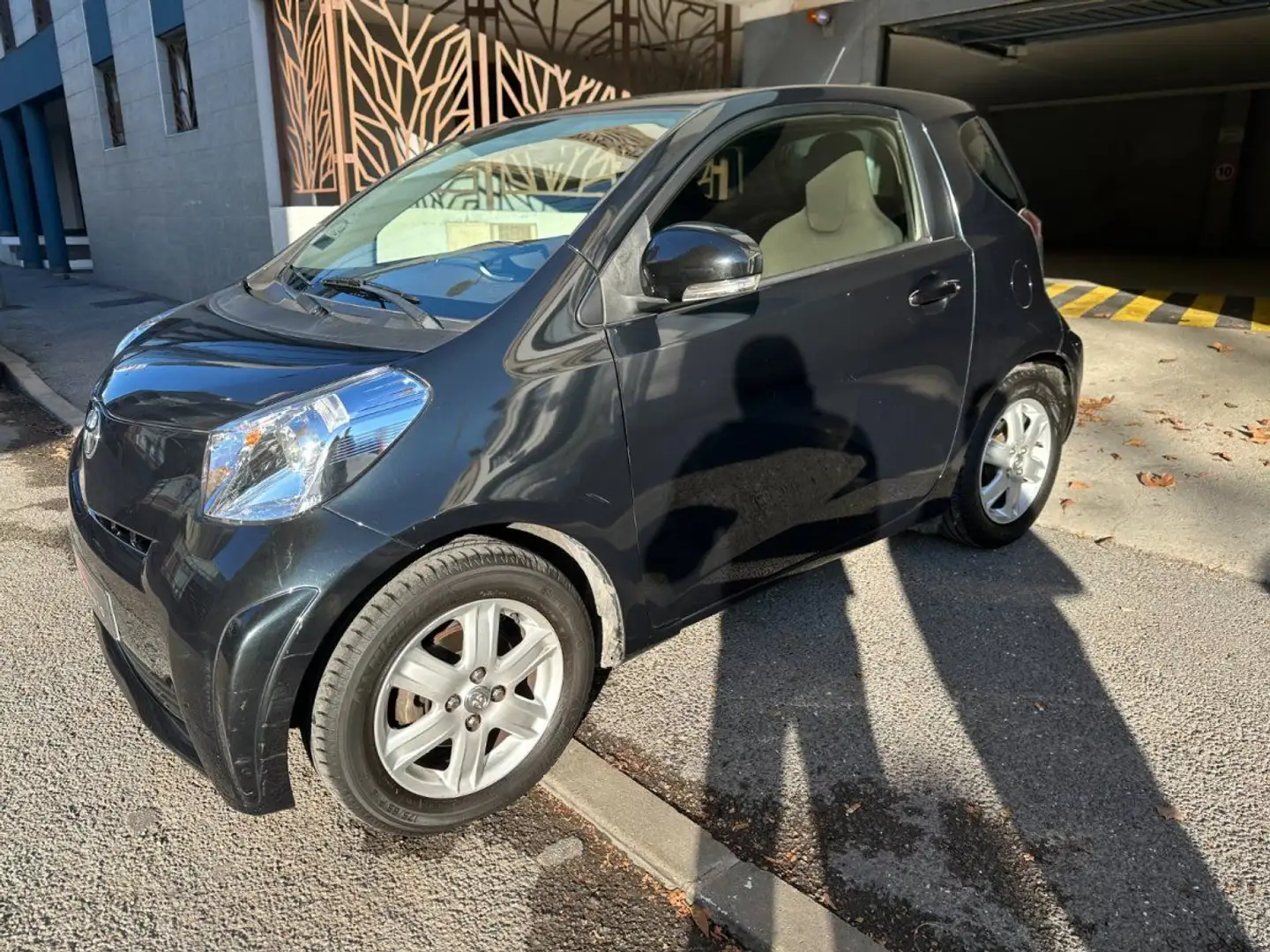 Toyota iQ iQ² 68 VVT-i MultiDrive Automatique Schwarz - 2