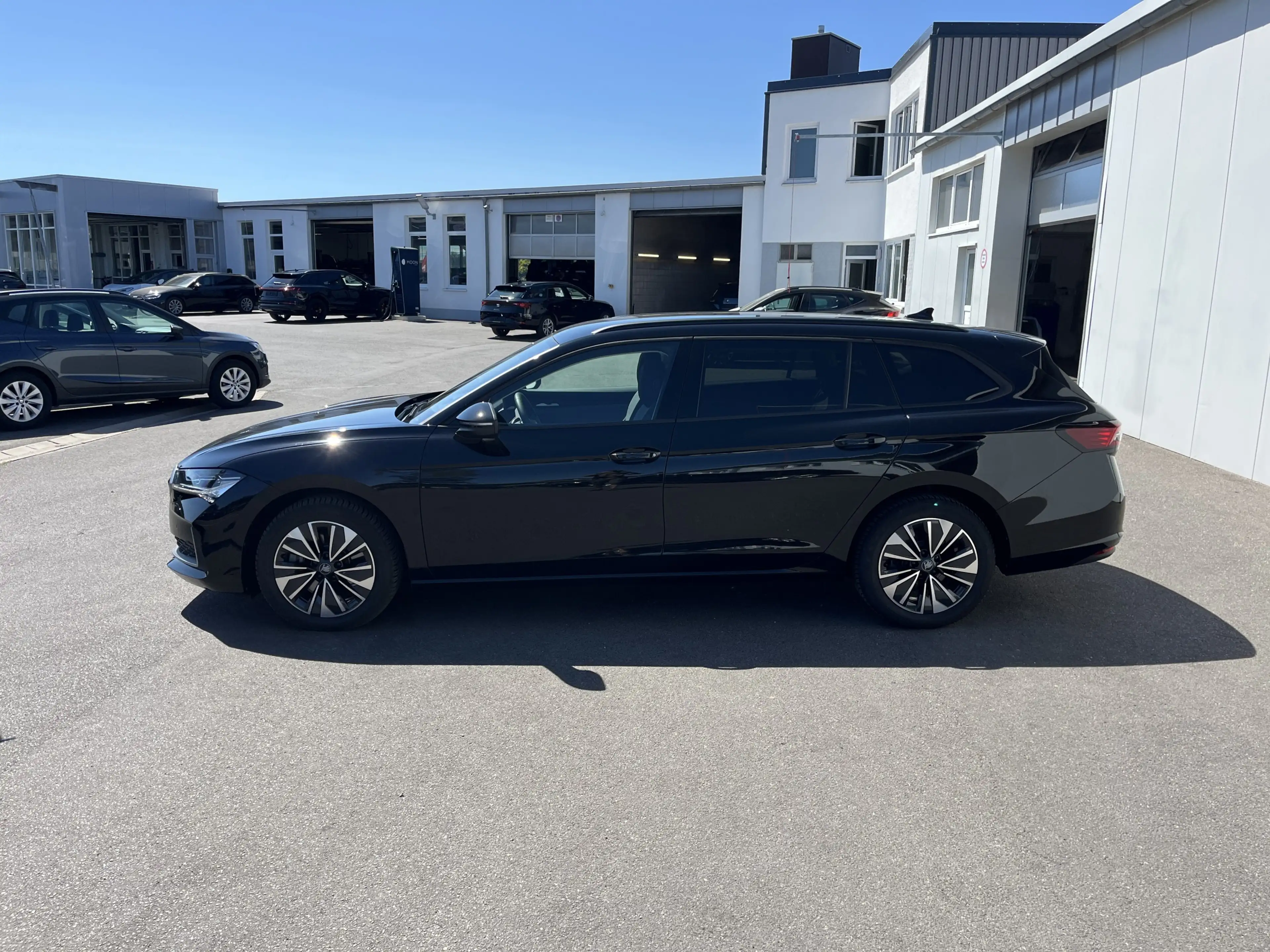 Skoda Superb Combi 2.0 TSI DSG Selection 213€ m.20% Anz. AHK — photo 2