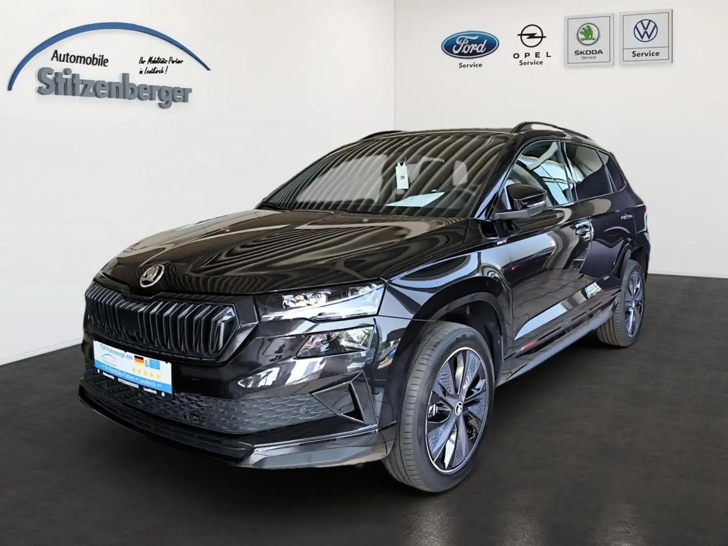 Skoda Karoq Sportline 1.5 TSI DSG*AHK*NAVI*PANO*ACC Zwart - 1