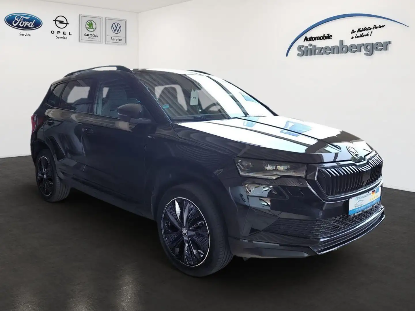 Skoda Karoq Sportline 1.5 TSI DSG*AHK*NAVI*PANO*ACC Zwart - 2