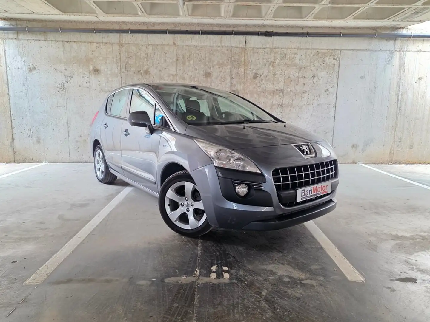 Peugeot 3008 1.6HDI FAP Premium Gris - 1