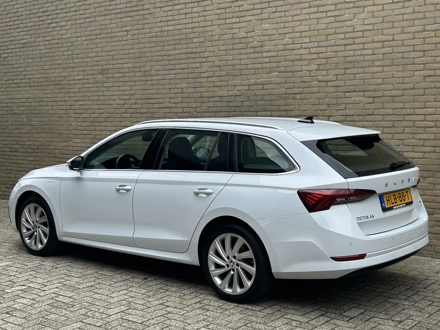 Skoda Octavia Combi 1.4 TSI 204pk iV PHEV Business Edition | Vir Wit - 2
