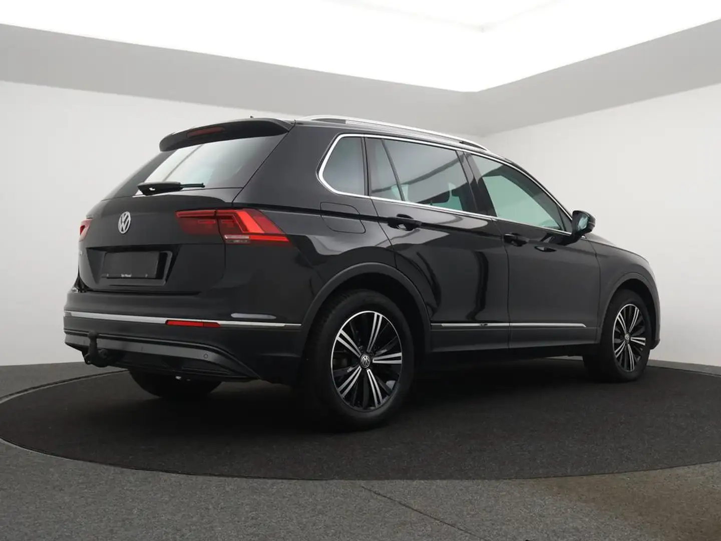 Volkswagen Tiguan 1.4TSI 150PK *AUTOMAAT*FULL LED*LEDER*TREKHAAK*NAV Чорний - 2