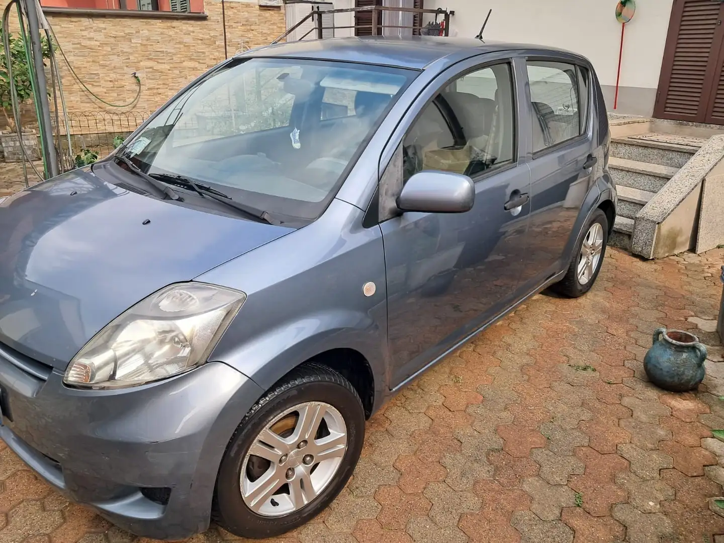 Daihatsu Sirion 1.0 Hiro - 2